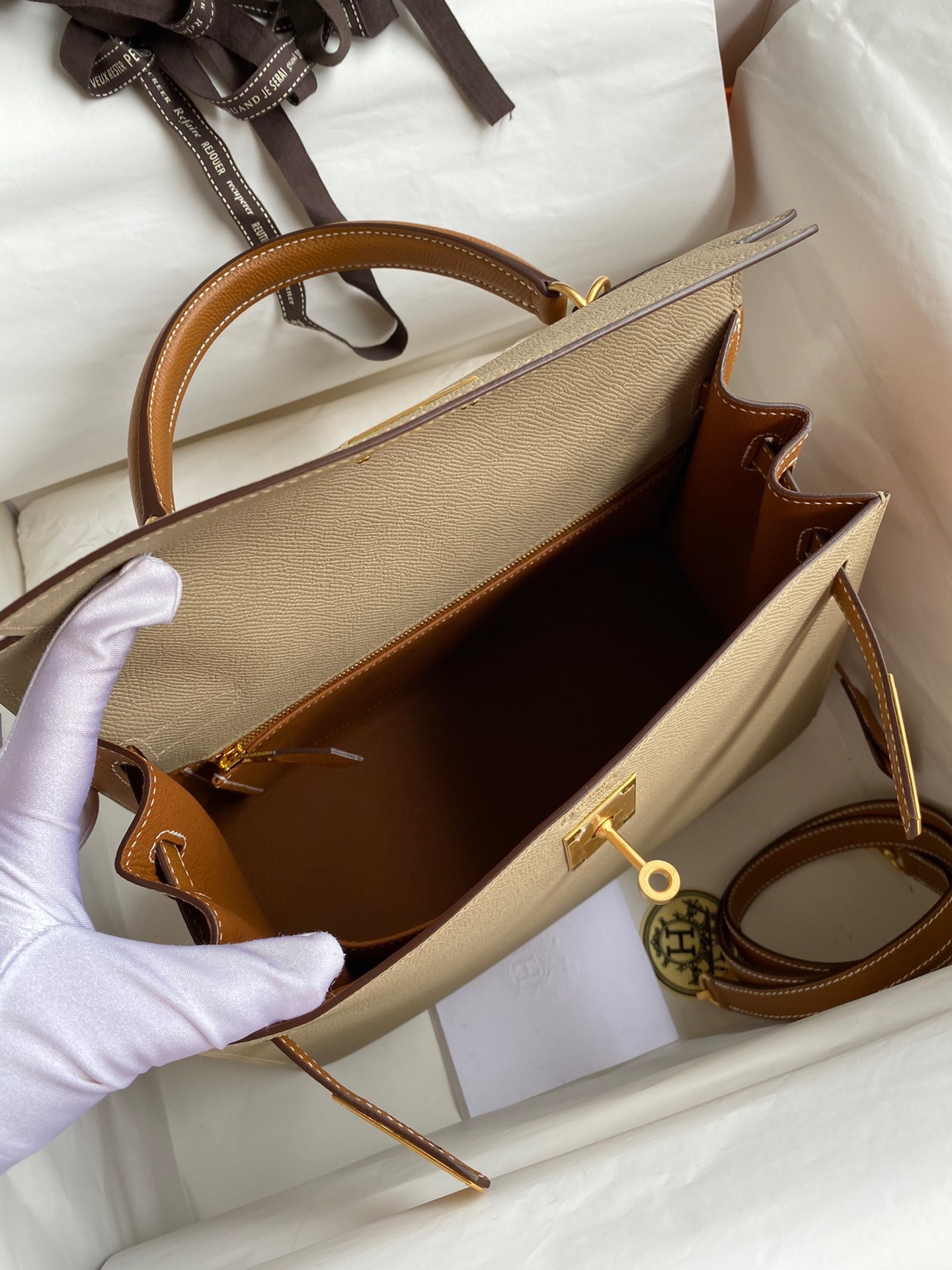 H**mes kelly sellier 28 bicolor bag in trench and gold epsom calfskin
