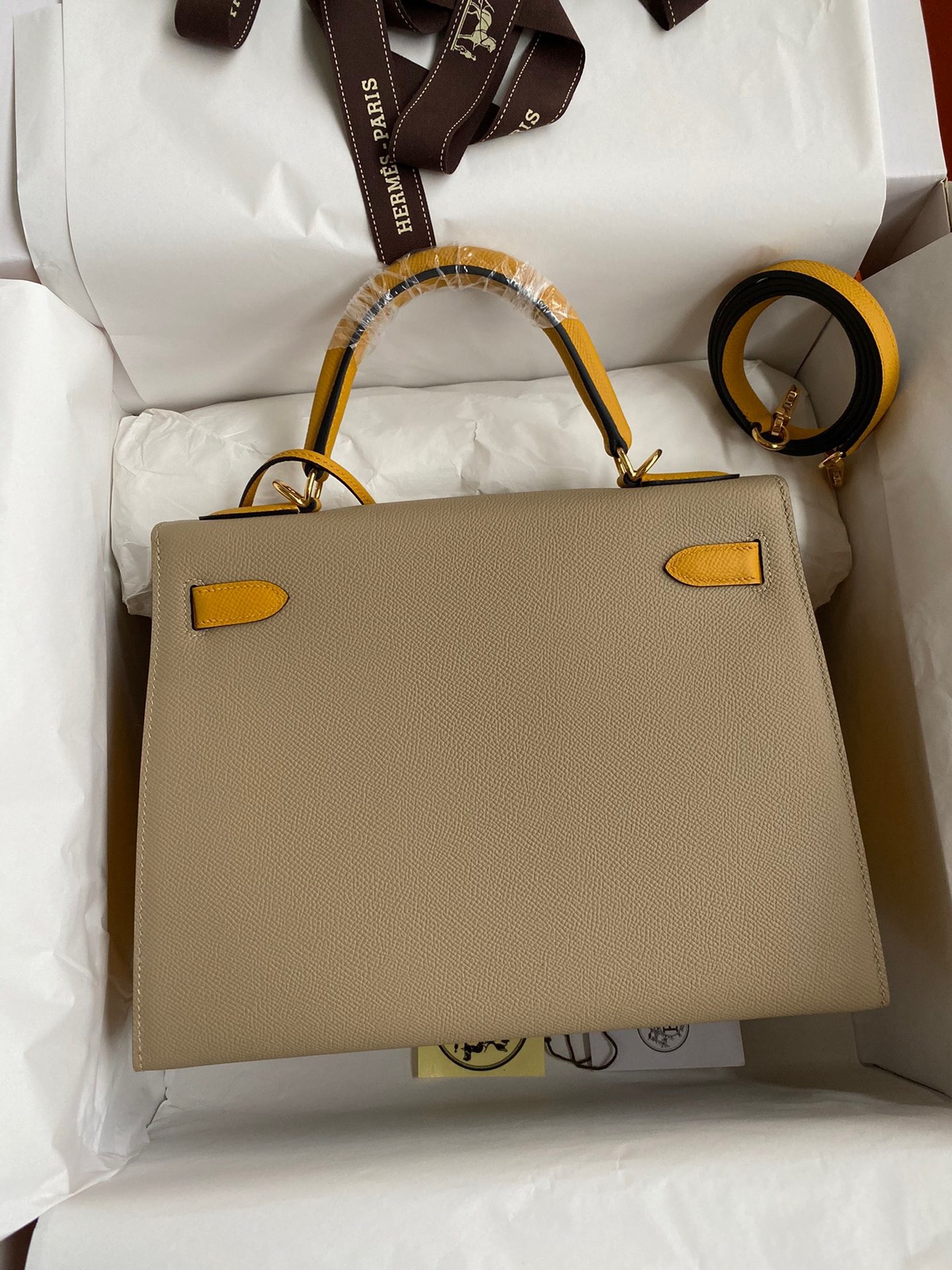 H**mes kelly sellier 28 bicolor bag in trench and yellow epsom calfskin