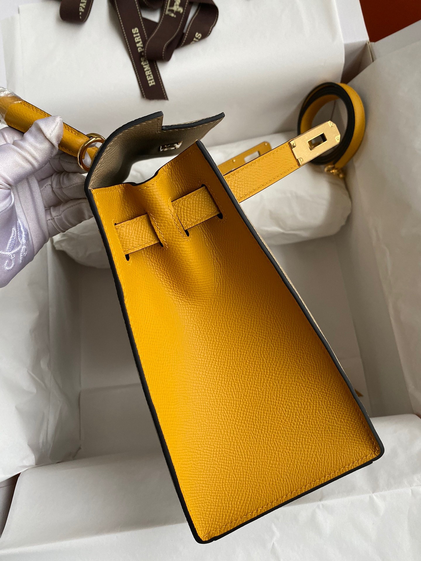 H**mes kelly sellier 28 bicolor bag in trench and yellow epsom calfskin