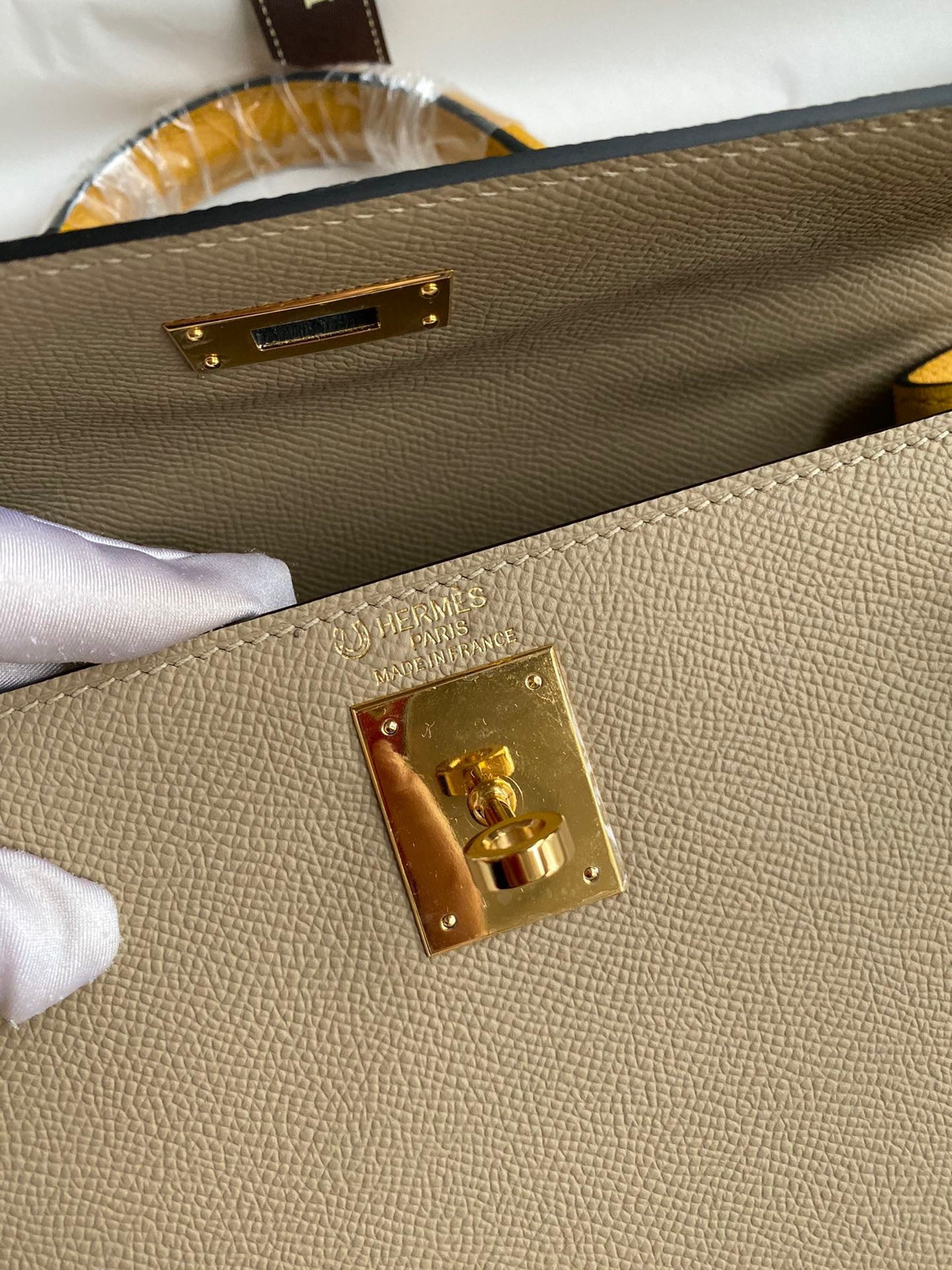 H**mes kelly sellier 28 bicolor bag in trench and yellow epsom calfskin