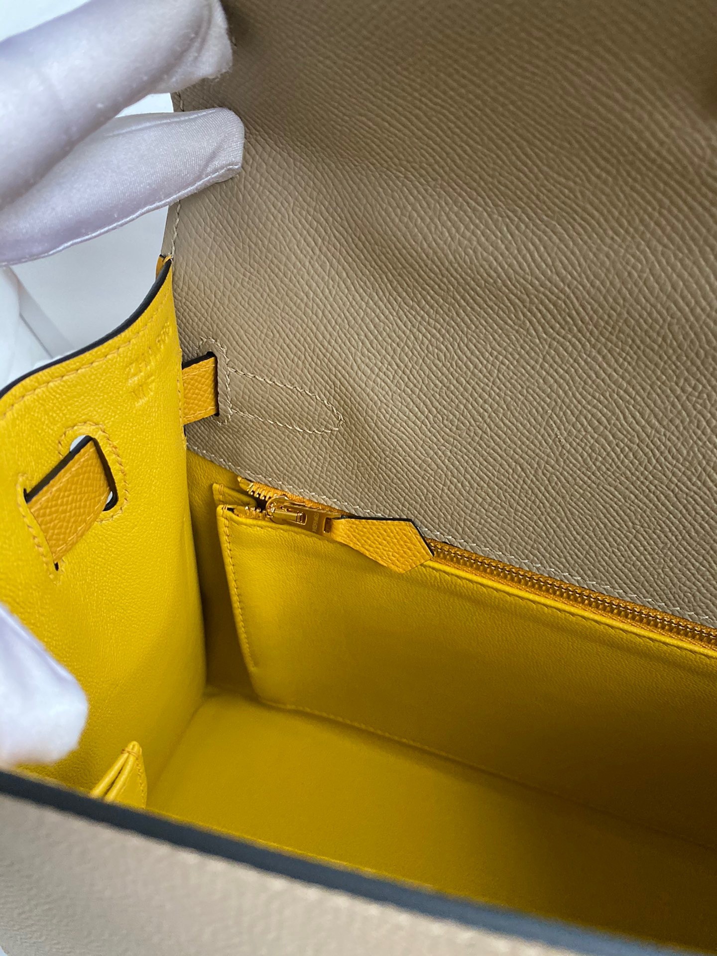 H**mes kelly sellier 28 bicolor bag in trench and yellow epsom calfskin