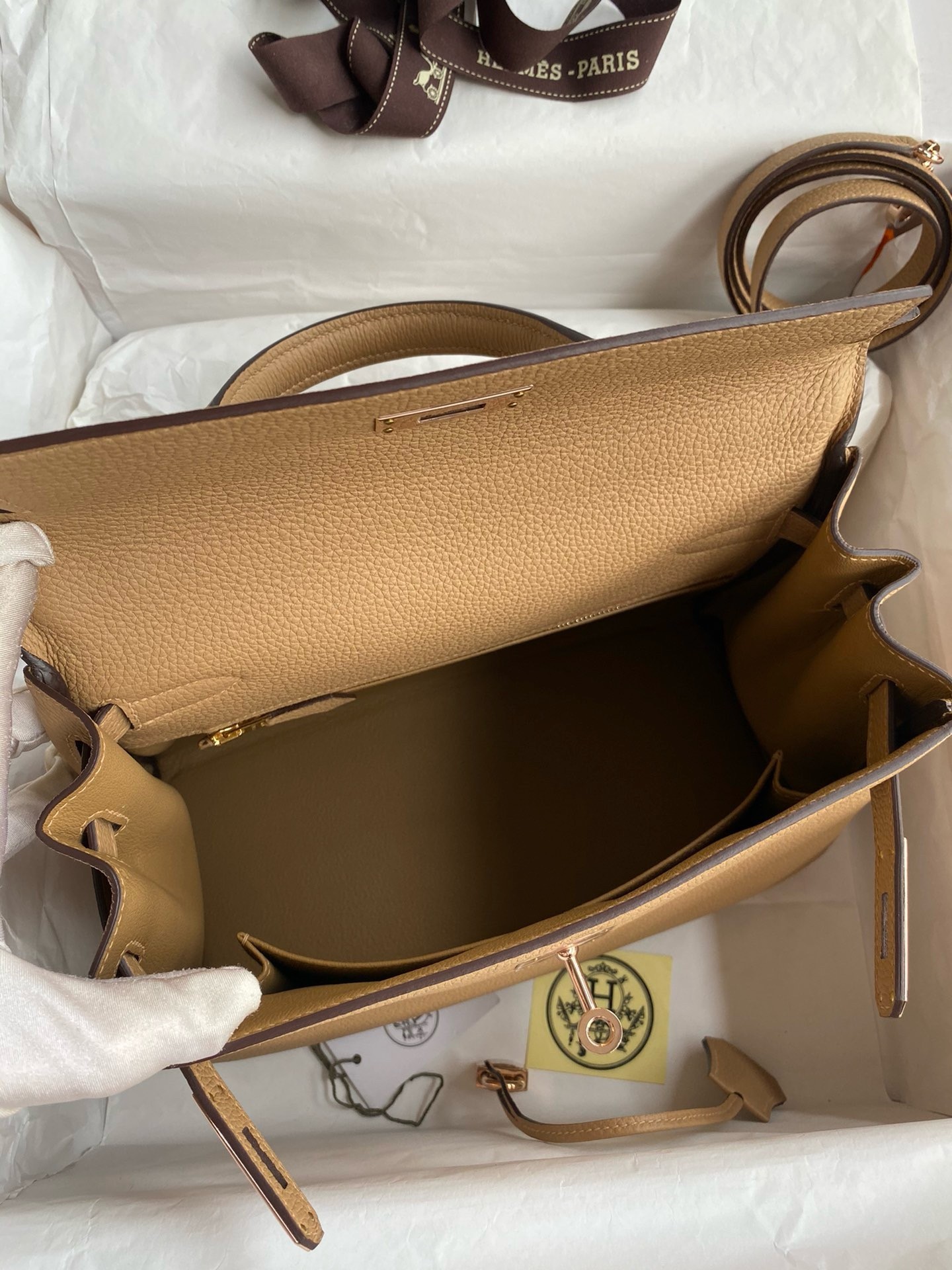 H**mes kelly retourne 28 handmade bag in chai clemence leather