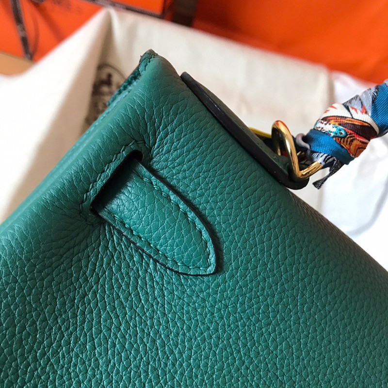 H**mes kelly retourne 28 handmade bag in malachite clemence leather
