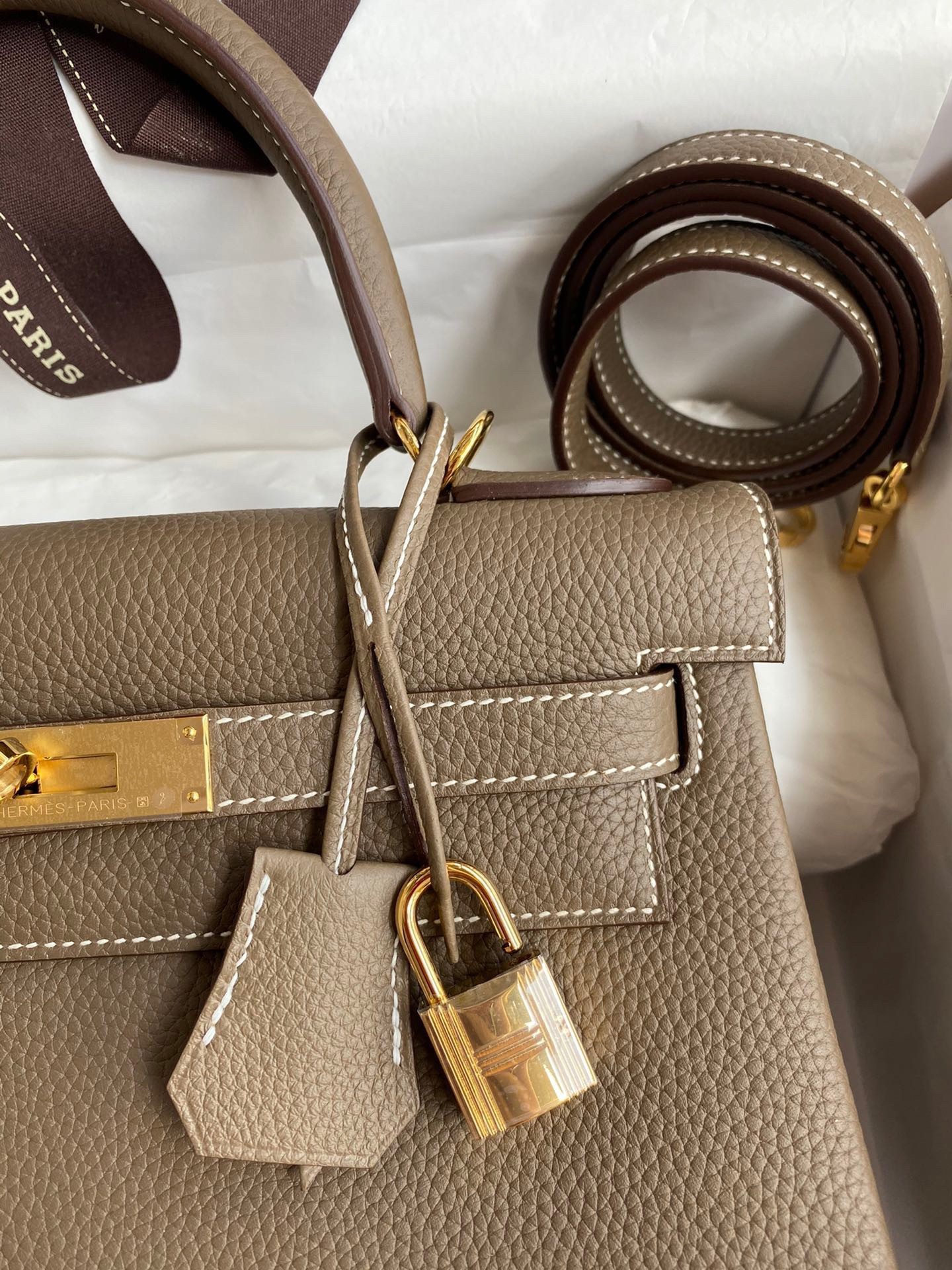 H**mes kelly retourne 28 handmade bag in taupe clemence leather