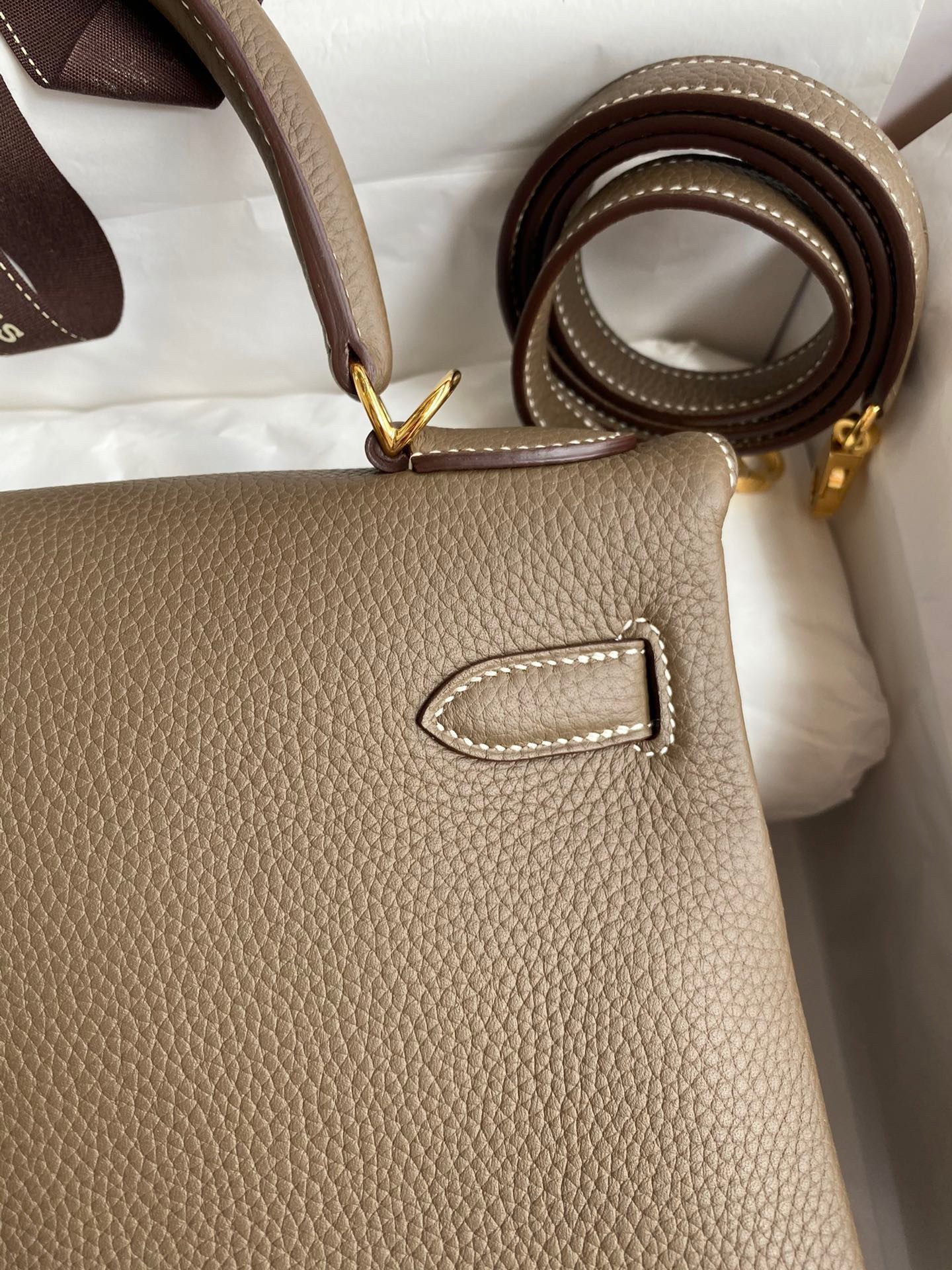 H**mes kelly retourne 28 handmade bag in taupe clemence leather