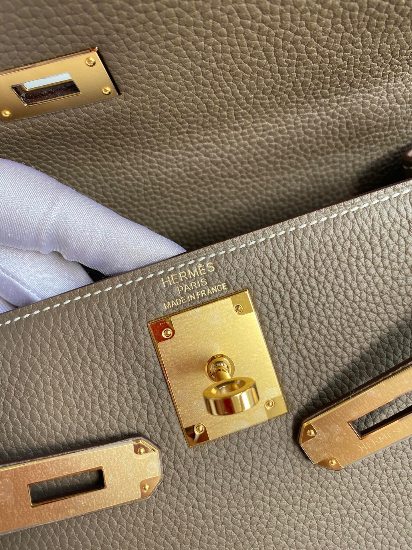 H**mes kelly retourne 28 handmade bag in taupe clemence leather