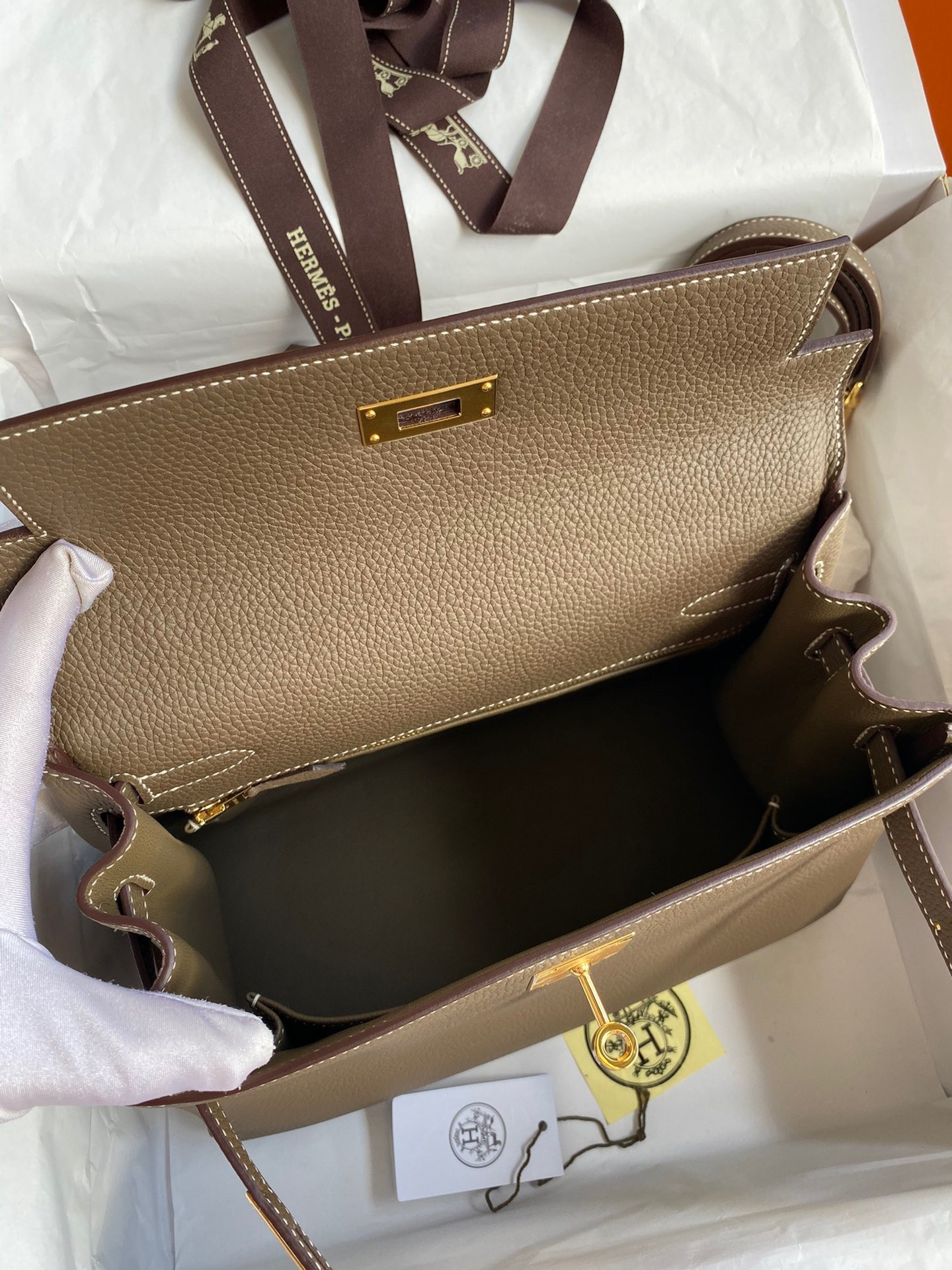 H**mes kelly retourne 28 handmade bag in taupe clemence leather