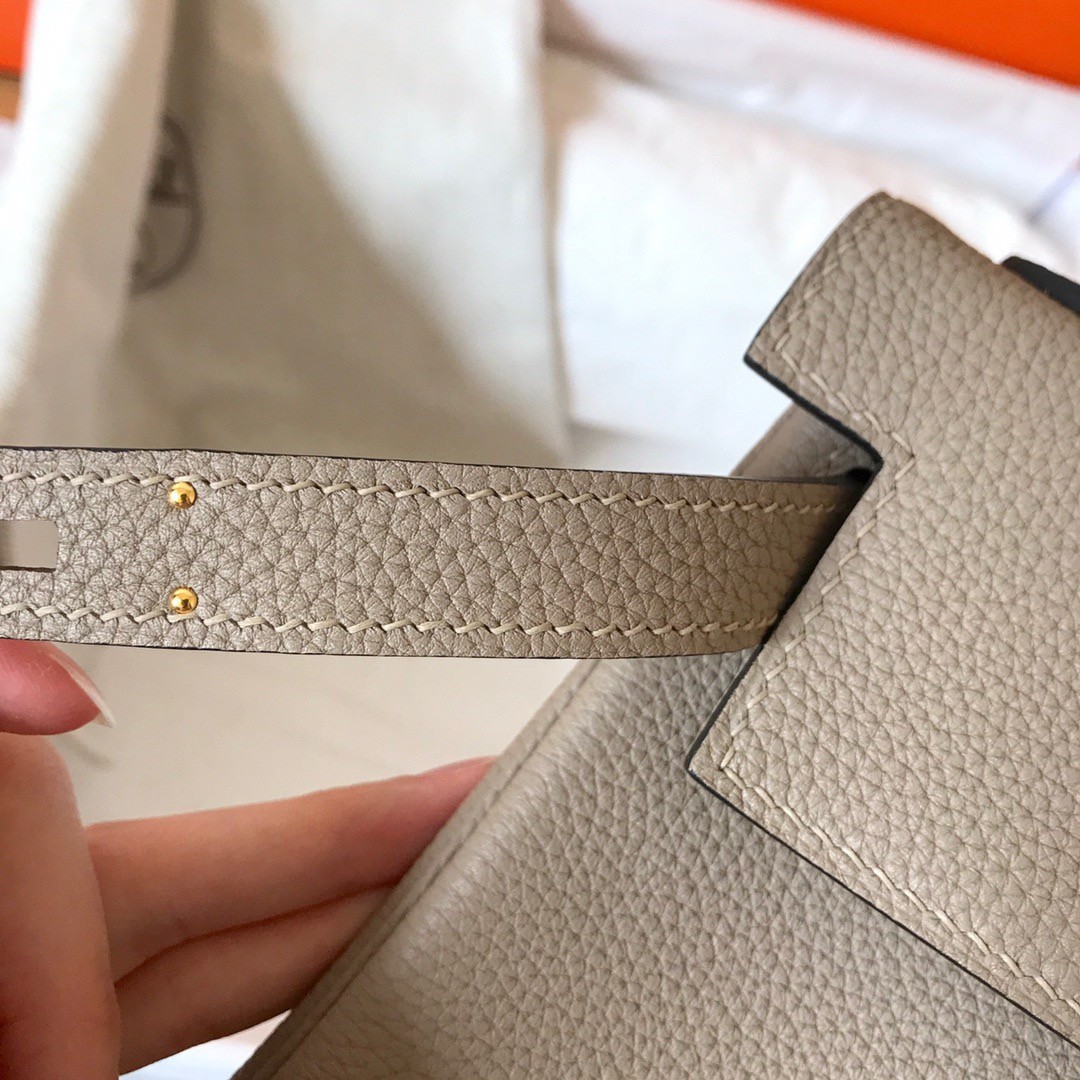 H**mes kelly retourne 28 handmade bag in tourterelle clemence leather