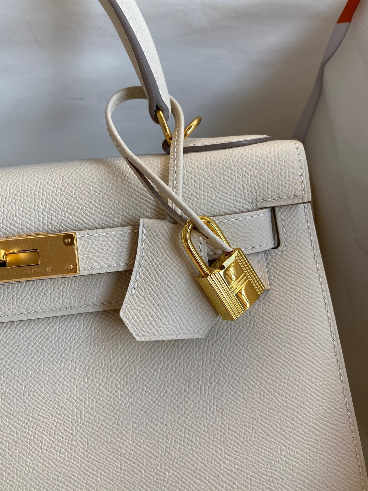 H**mes kelly sellier 28 handmade bag in craie epsom calfskin