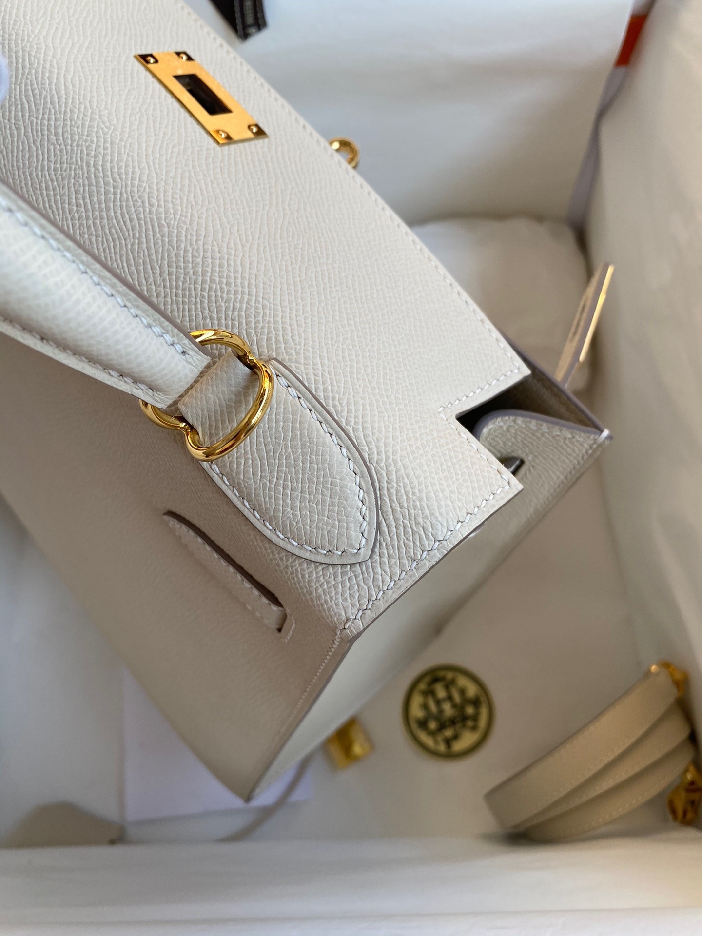 H**mes kelly sellier 28 handmade bag in craie epsom calfskin