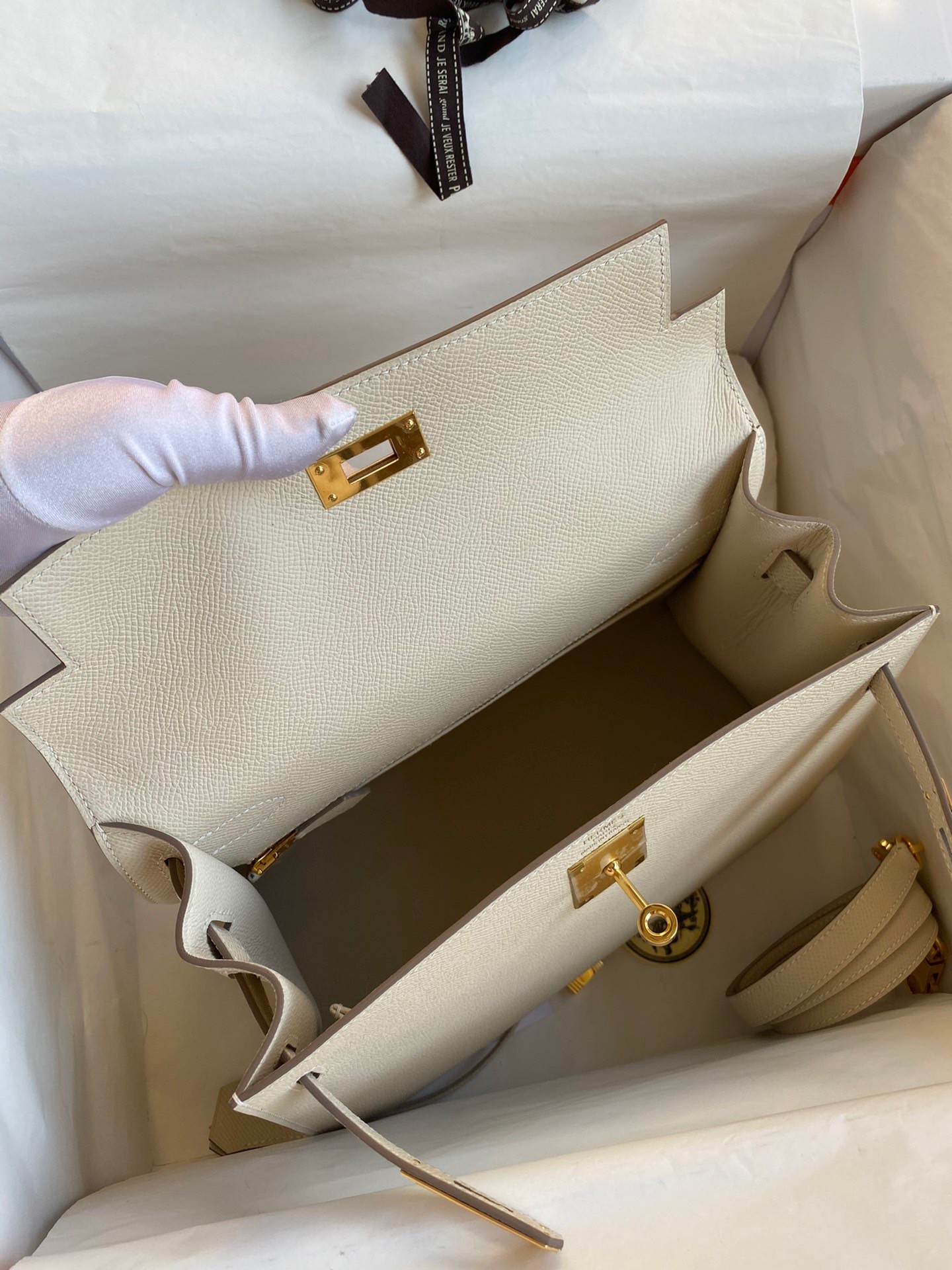 H**mes kelly sellier 28 handmade bag in craie epsom calfskin