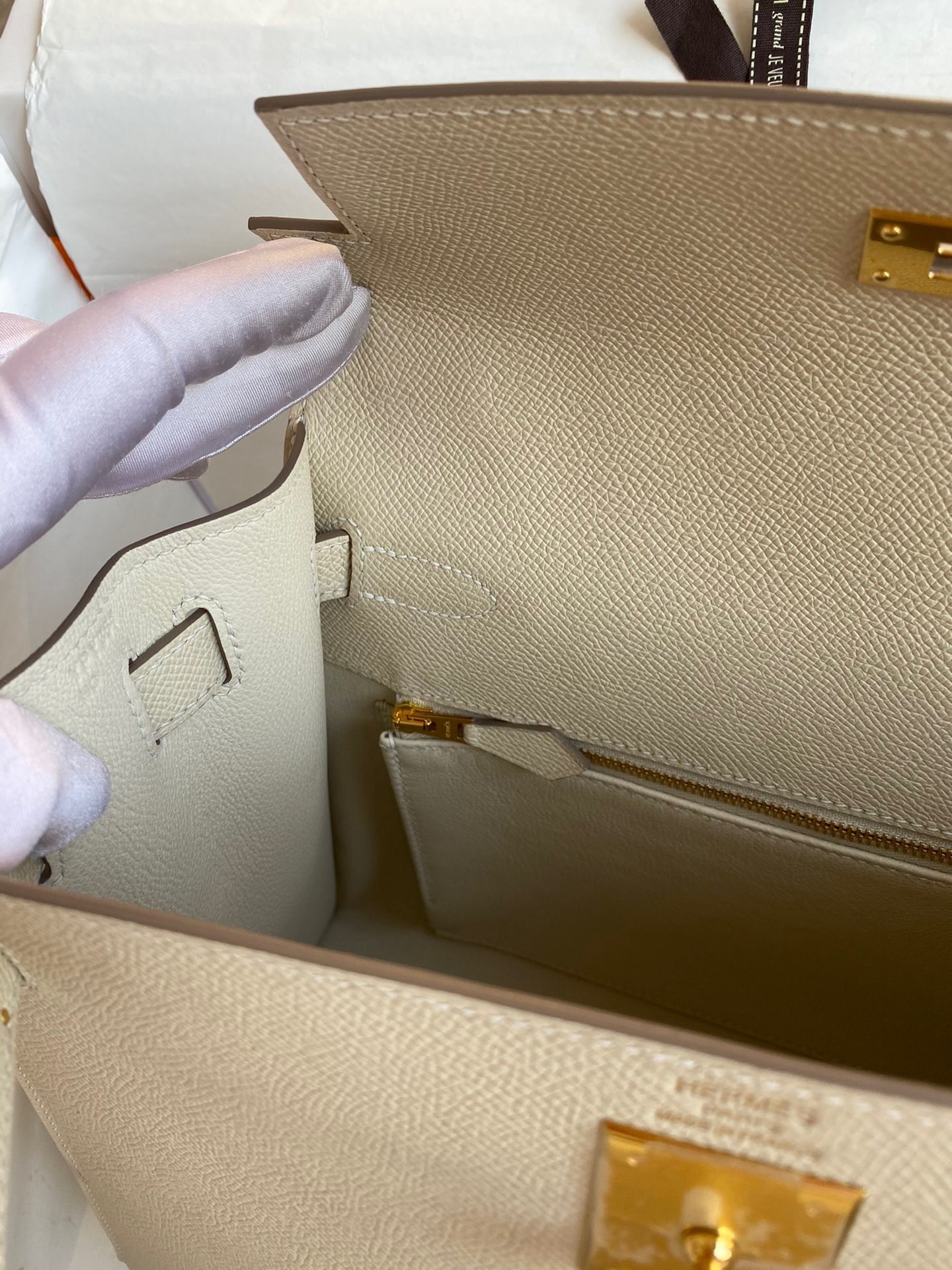 H**mes kelly sellier 28 handmade bag in craie epsom calfskin