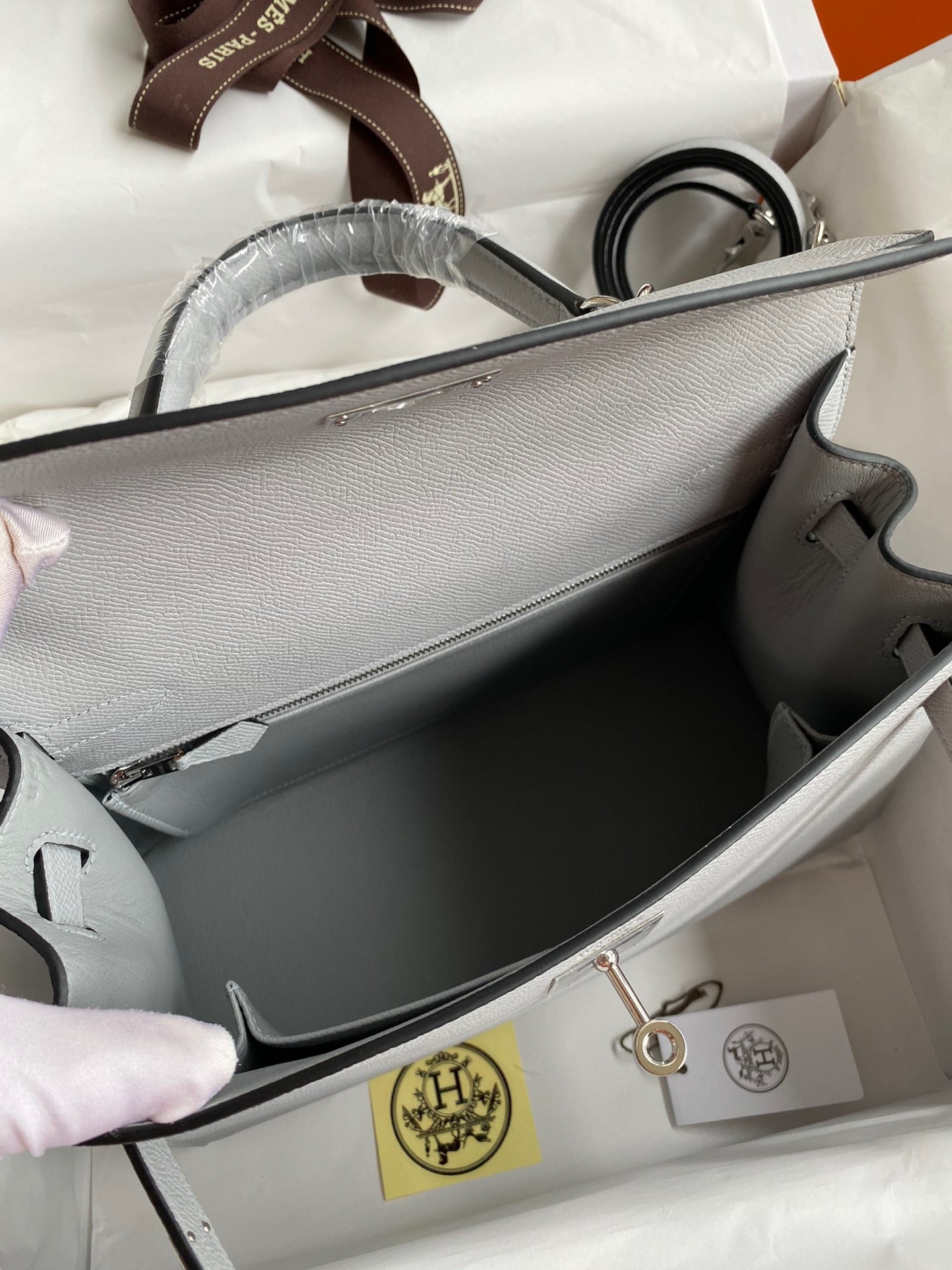 H**mes kelly sellier 28 handmade bag in gris mouette epsom calfskin