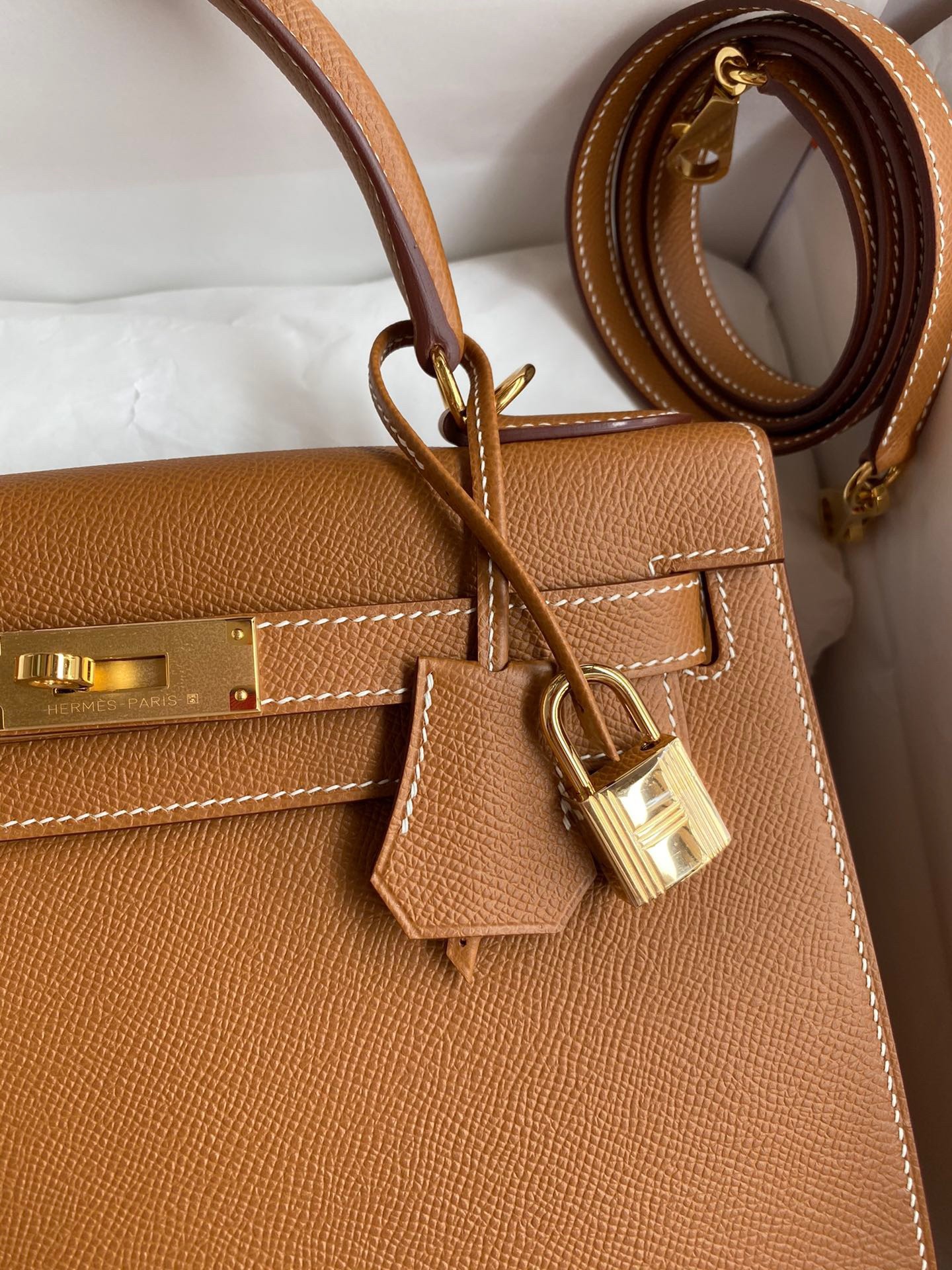 H**mes kelly sellier 28 handmade bag in gold epsom calfskin