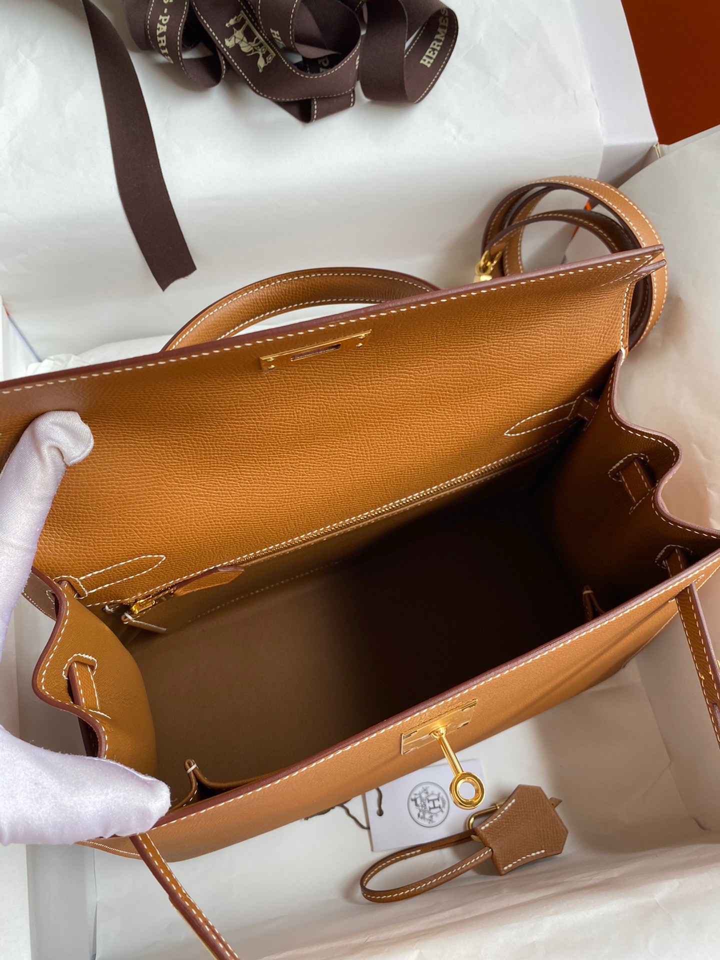 H**mes kelly sellier 28 handmade bag in gold epsom calfskin