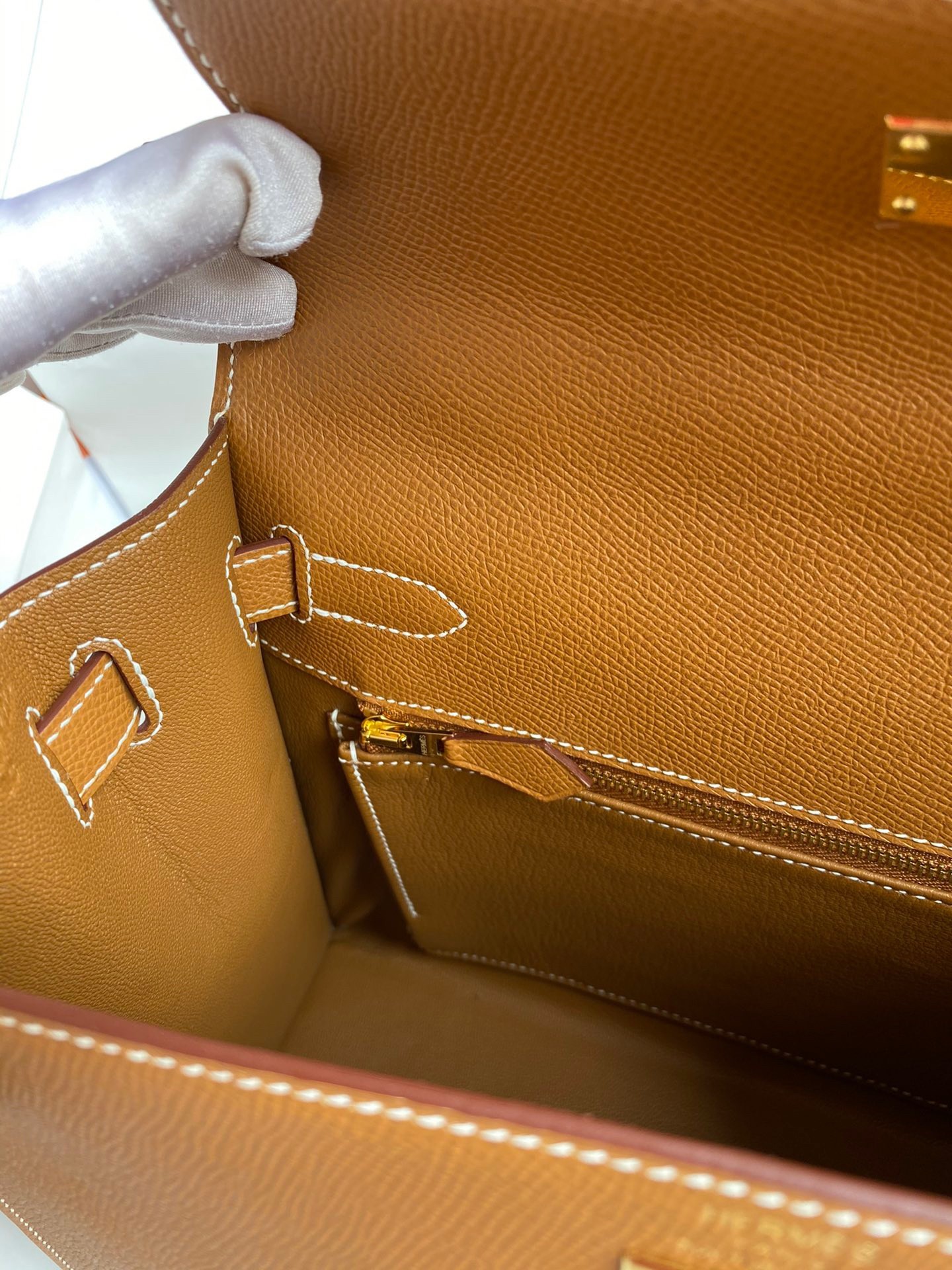 H**mes kelly sellier 28 handmade bag in gold epsom calfskin
