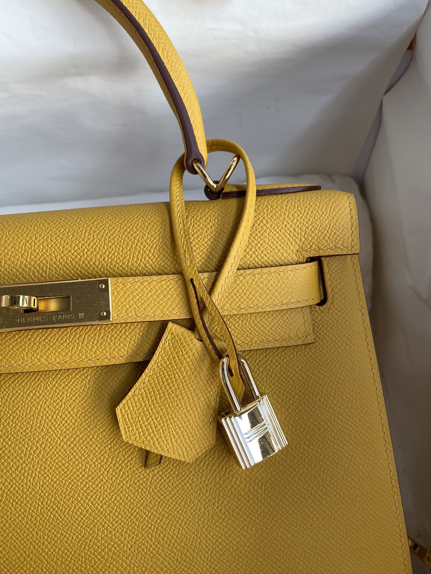 H**mes kelly sellier 28 handmade bag in jaune ambre epsom calfskin