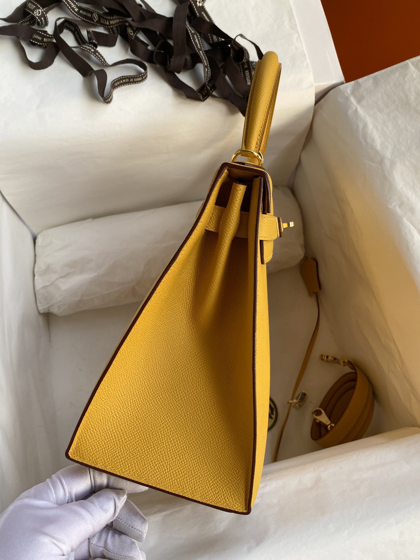 H**mes kelly sellier 28 handmade bag in jaune ambre epsom calfskin