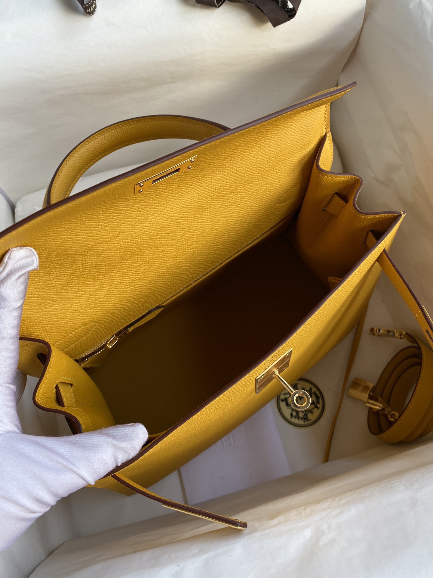 H**mes kelly sellier 28 handmade bag in jaune ambre epsom calfskin