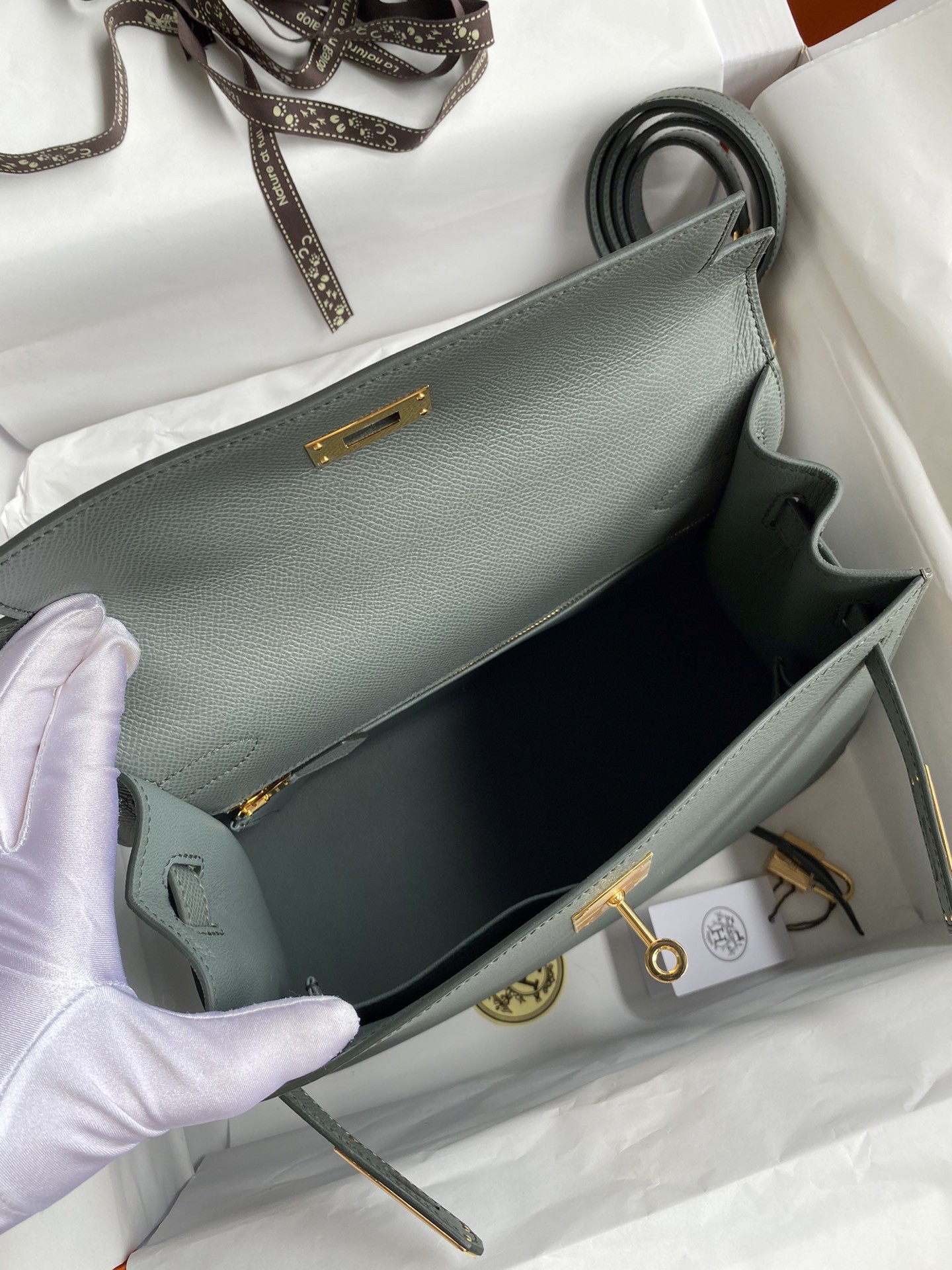 H**mes kelly sellier 28 handmade bag in vert amande epsom calfskin