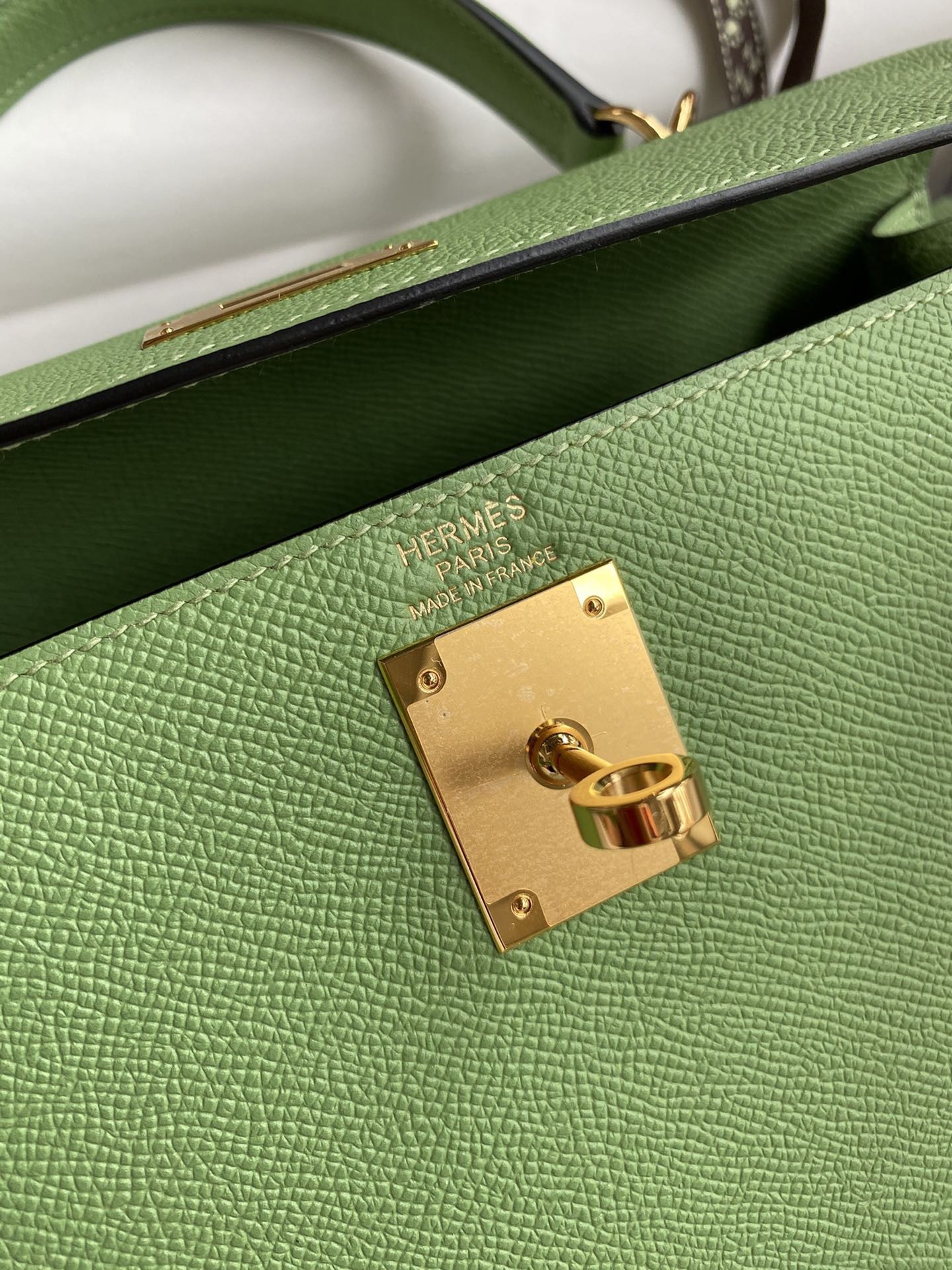 H**mes kelly sellier 28 handmade bag in vert criquet epsom calfskin