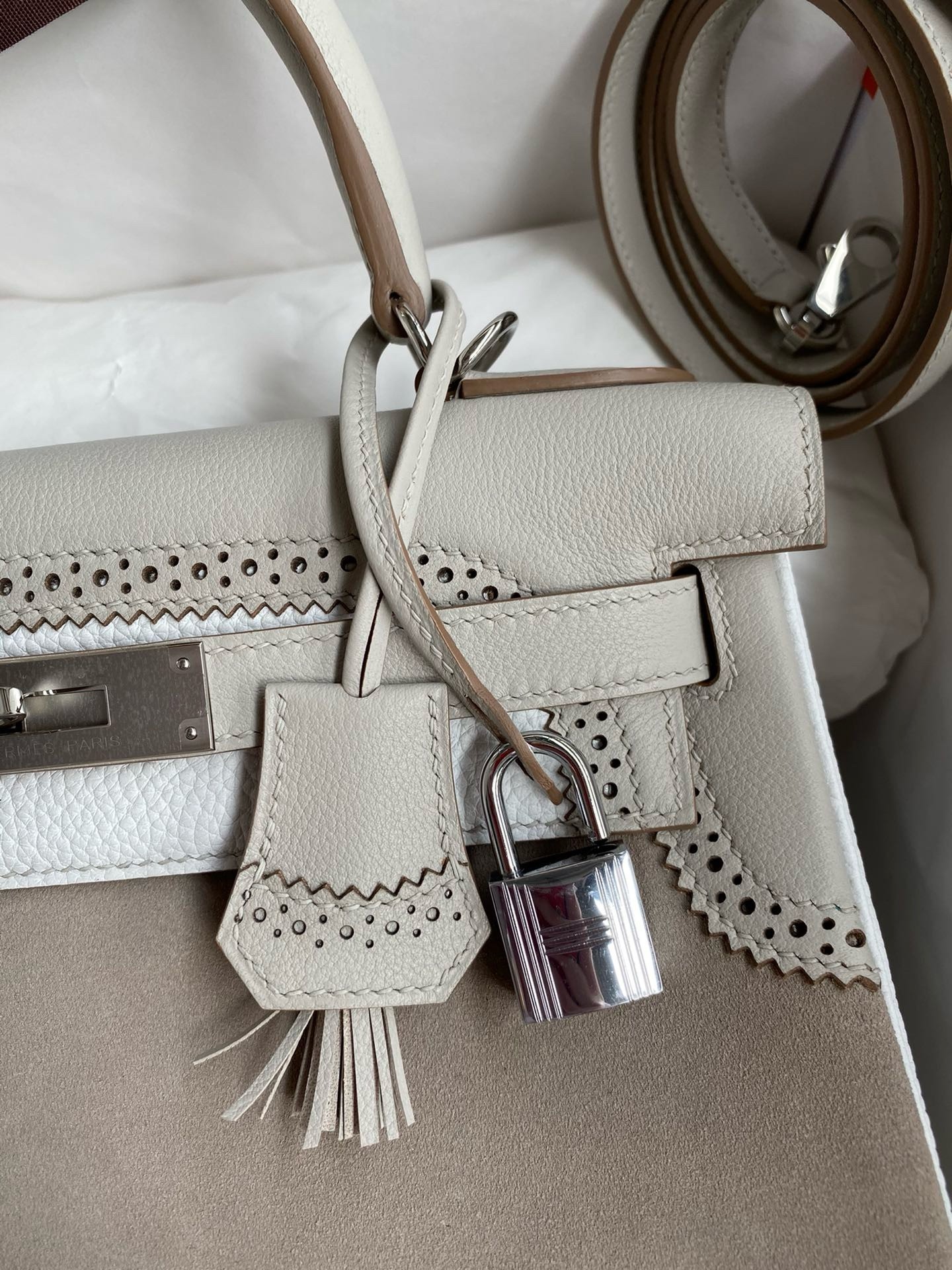 H**mes kelly 28 ghillies grizzly bag in pearl grey evercolor and grey veau doblis