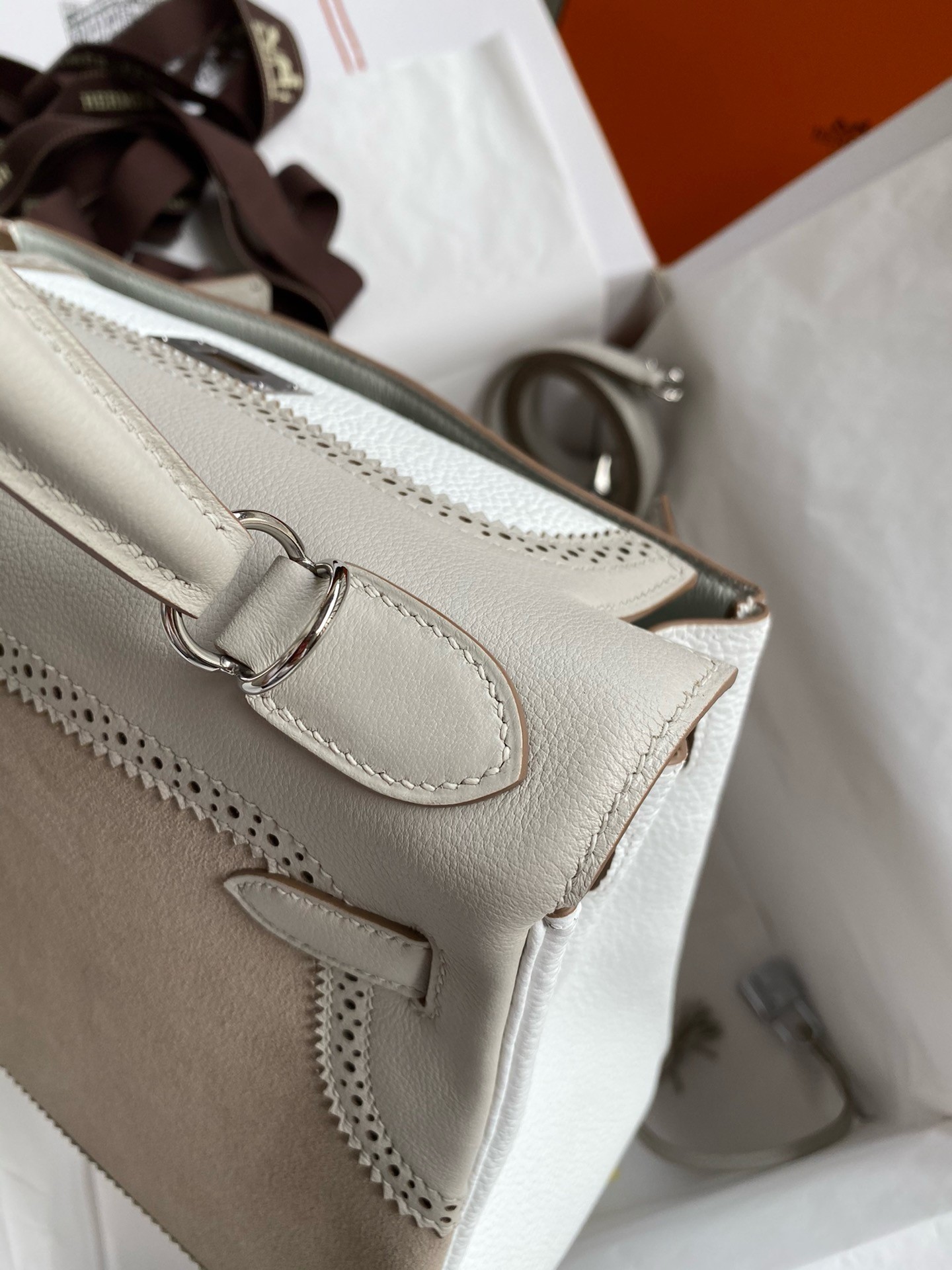 H**mes kelly 28 ghillies grizzly bag in pearl grey evercolor and grey veau doblis