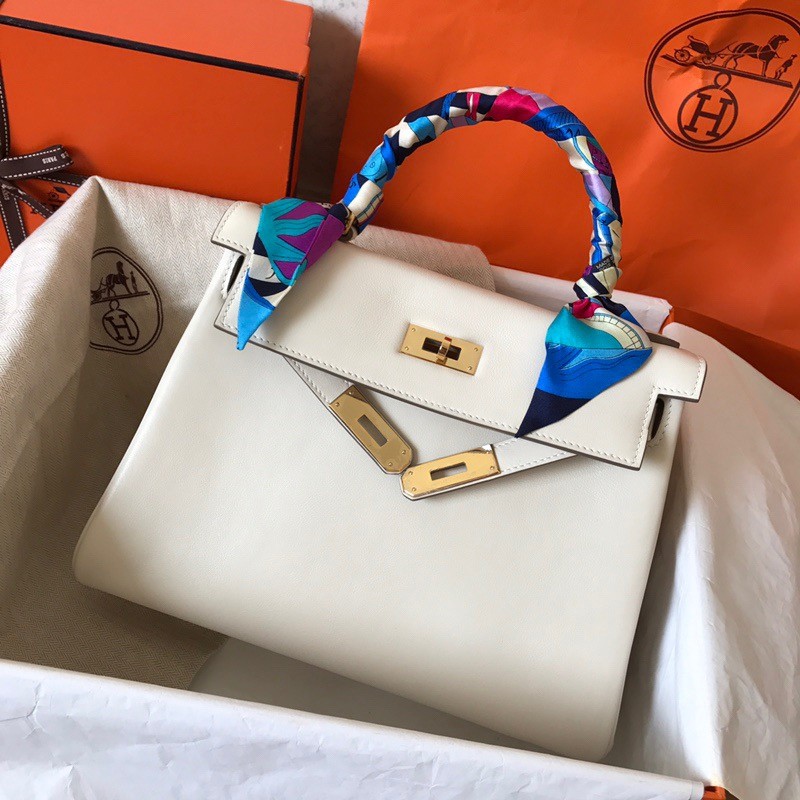 H**mes kelly retourne 28 handmade bag in craie swift calfskin