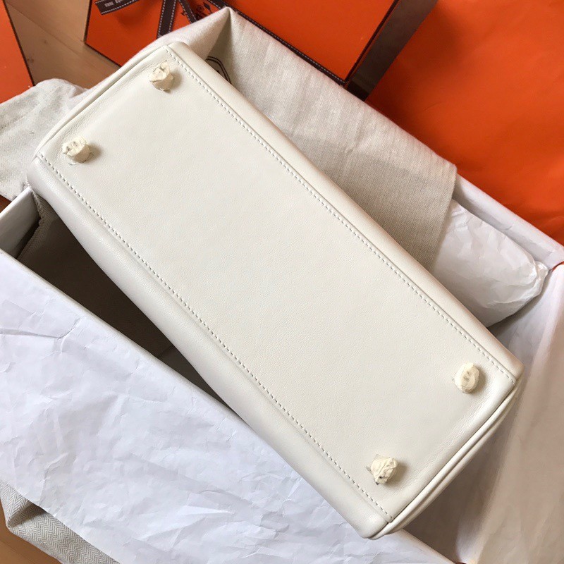 H**mes kelly retourne 28 handmade bag in craie swift calfskin