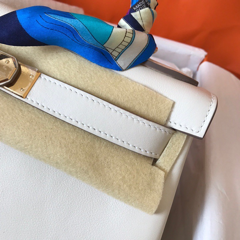 H**mes kelly retourne 28 handmade bag in craie swift calfskin