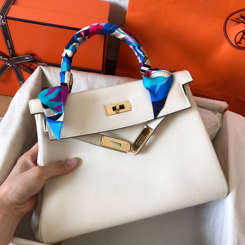 H**mes kelly retourne 28 handmade bag in craie swift calfskin