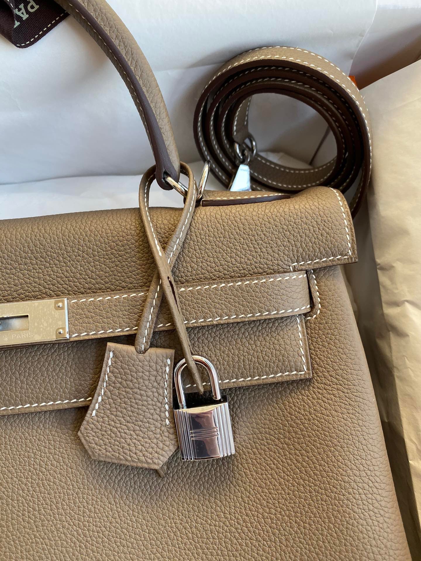 H**mes kelly retourne 32 handmade bag in taupe clemence leather