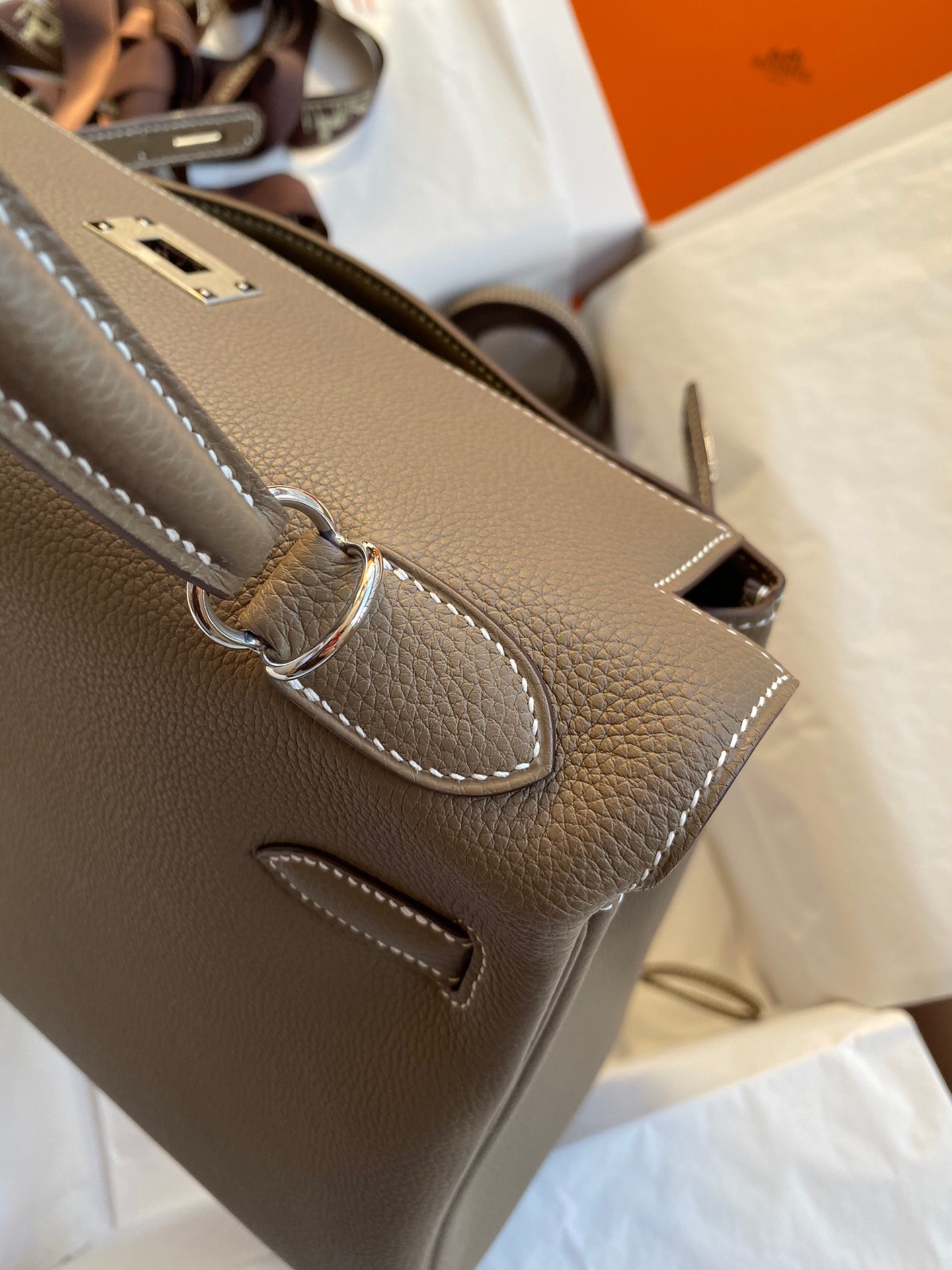H**mes kelly retourne 32 handmade bag in taupe clemence leather