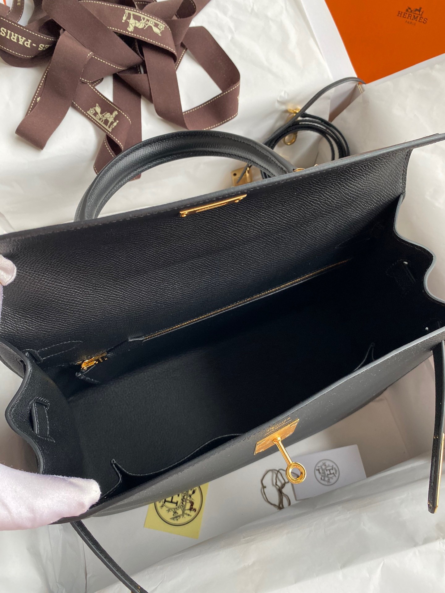 H**mes kelly sellier 32 handmade bag in black epsom calfskin