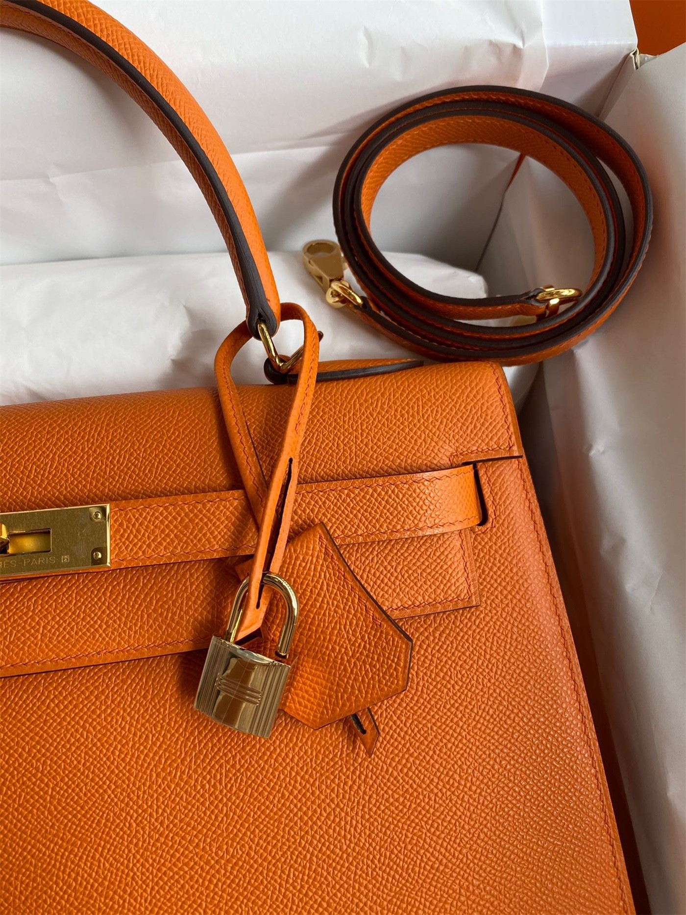 H**mes kelly sellier 32 handmade bag in orange epsom calfskin