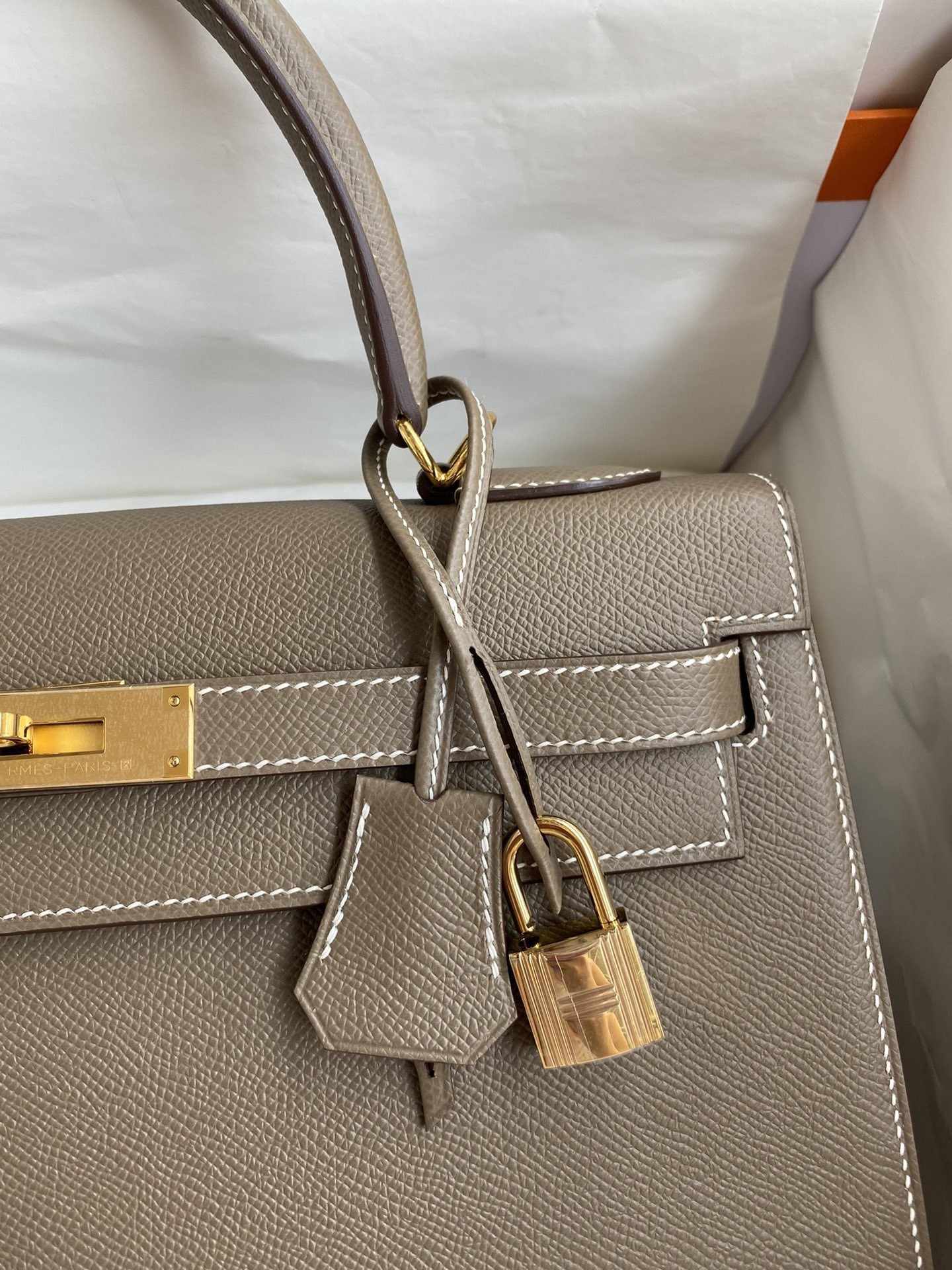 H**mes kelly sellier 32 handmade bag in taupe epsom calfskin