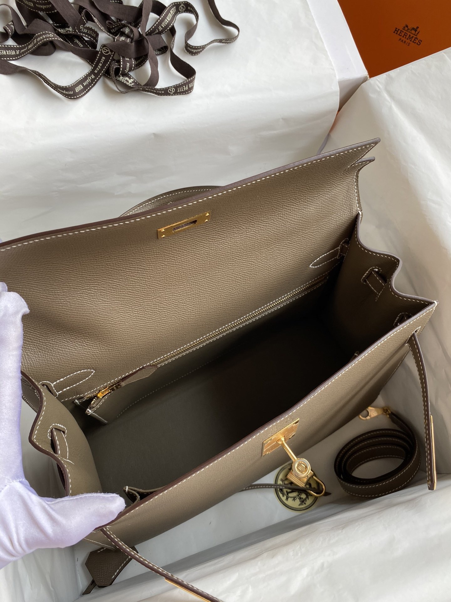 H**mes kelly sellier 32 handmade bag in taupe epsom calfskin