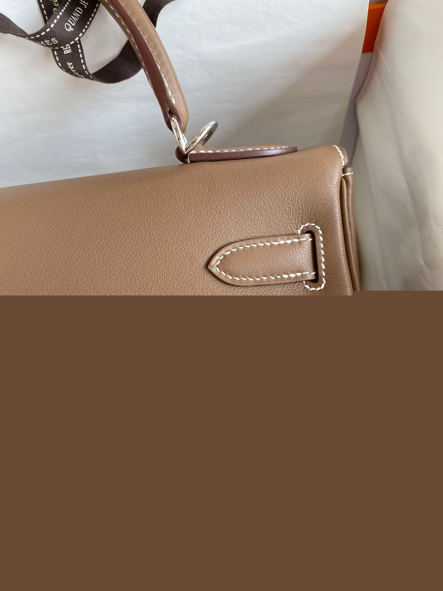 H**mes kelly lakis 32 handmade bag in taupe swift calfskin