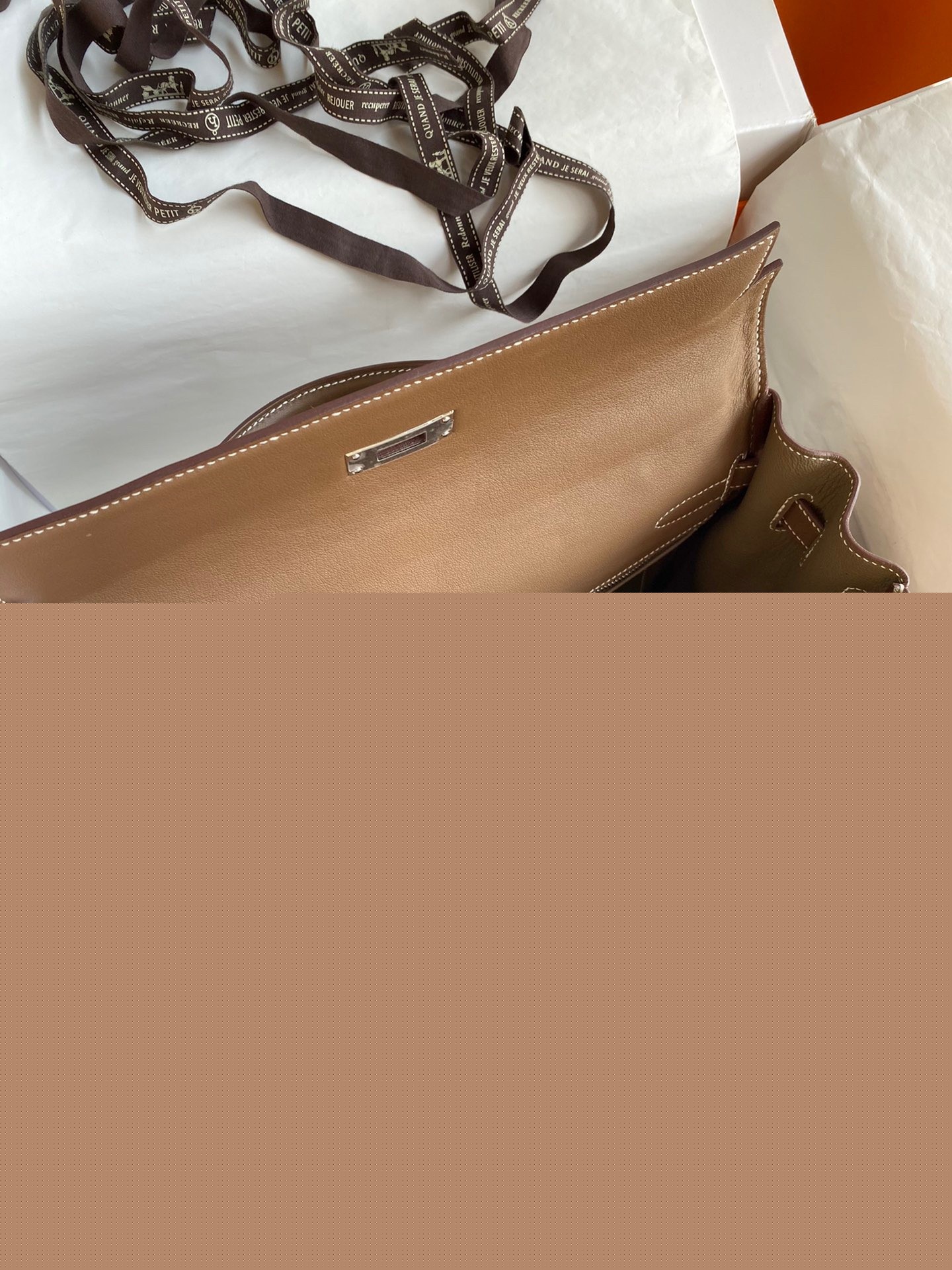 H**mes kelly lakis 32 handmade bag in taupe swift calfskin