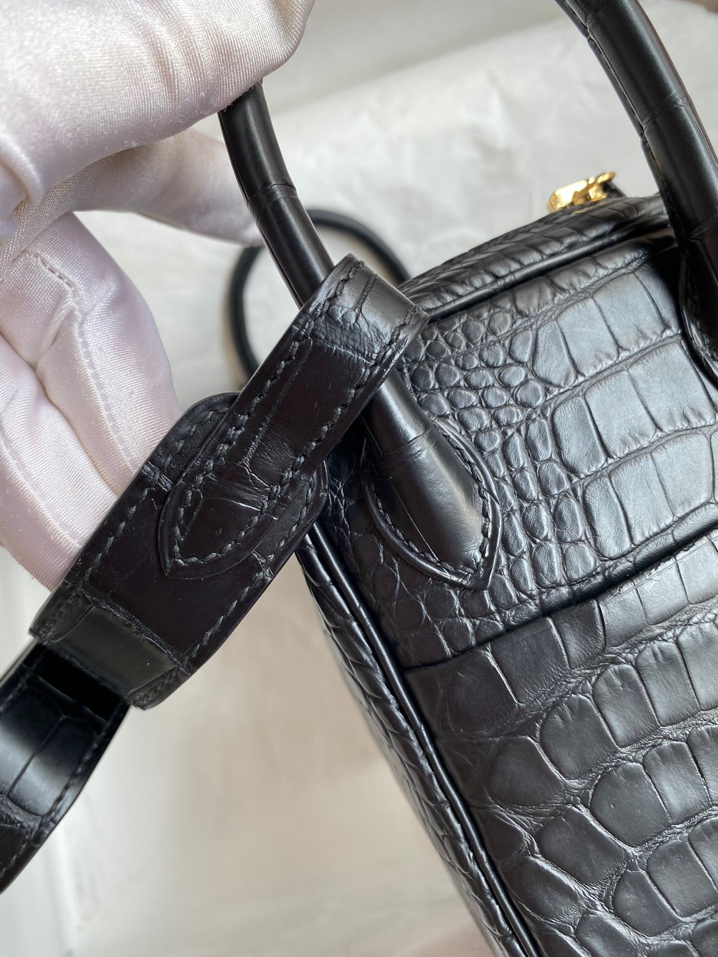 H**mes mini lindy handmade bag in black matte alligator leather