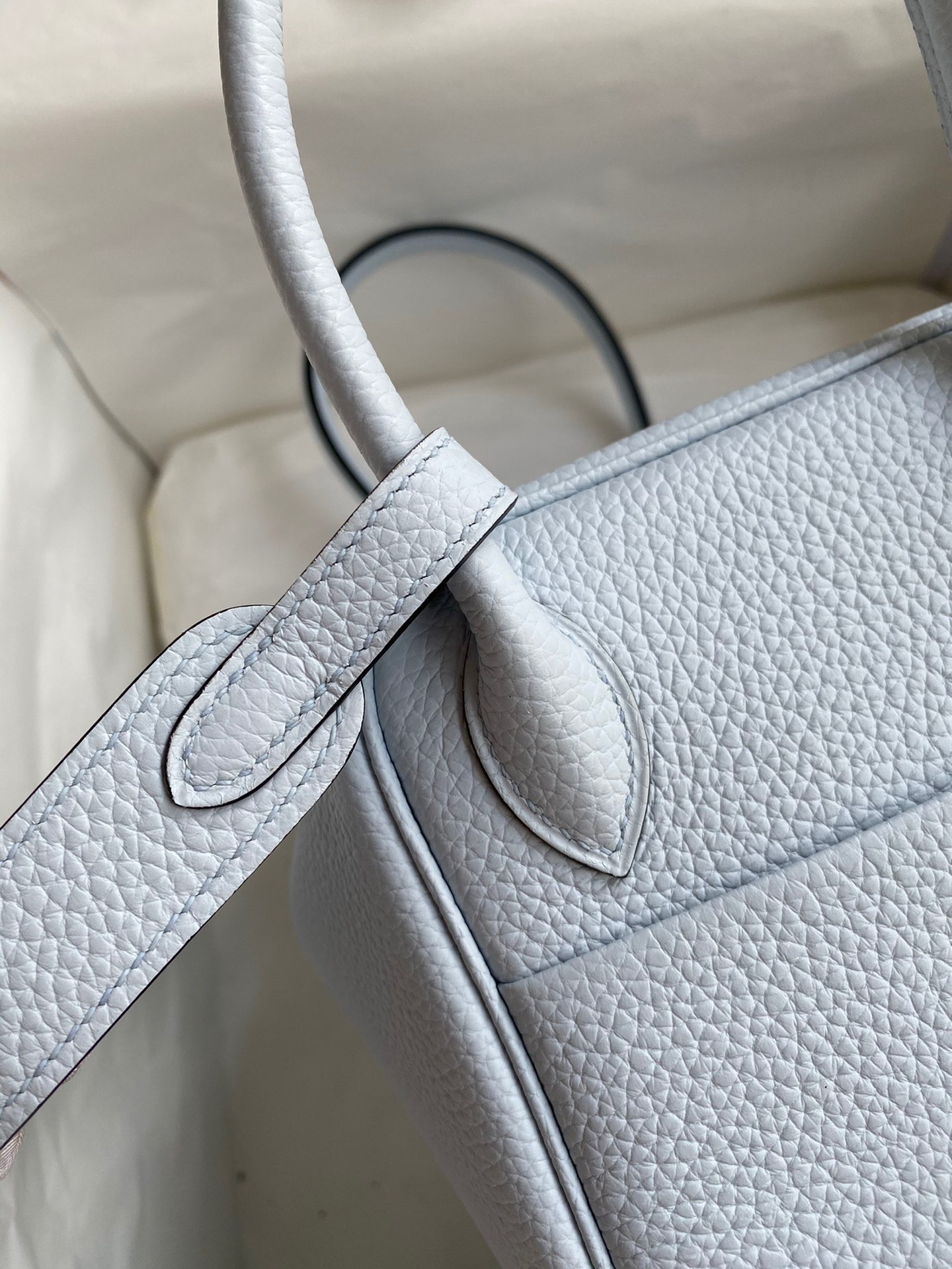 H**mes lindy 26 handmade bag in blue brume clemence leather