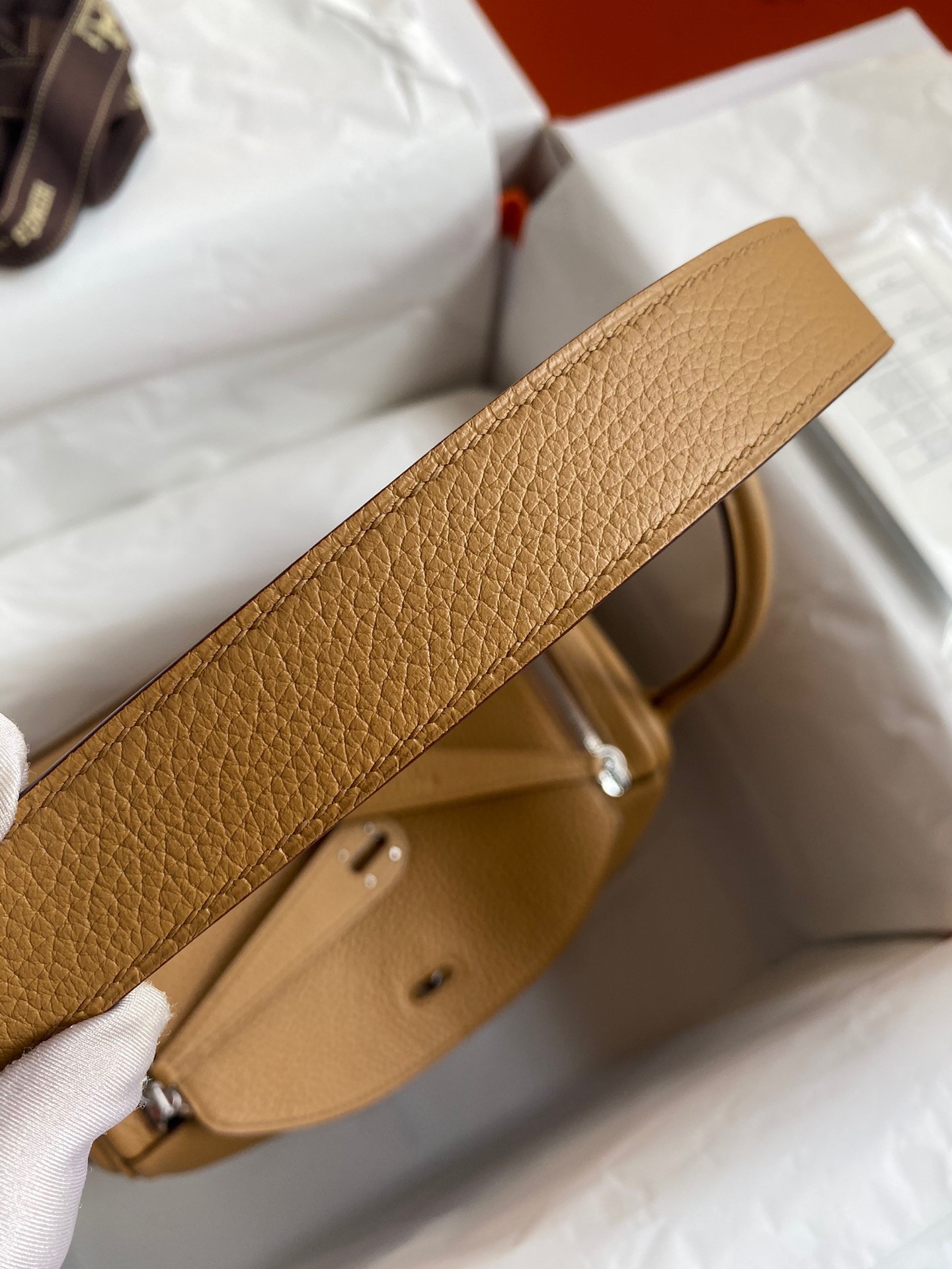 H**mes lindy 26 handmade bag in biscuit clemence leather