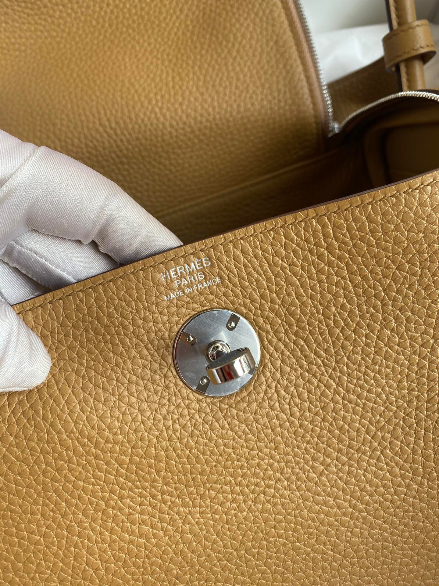 H**mes lindy 26 handmade bag in biscuit clemence leather