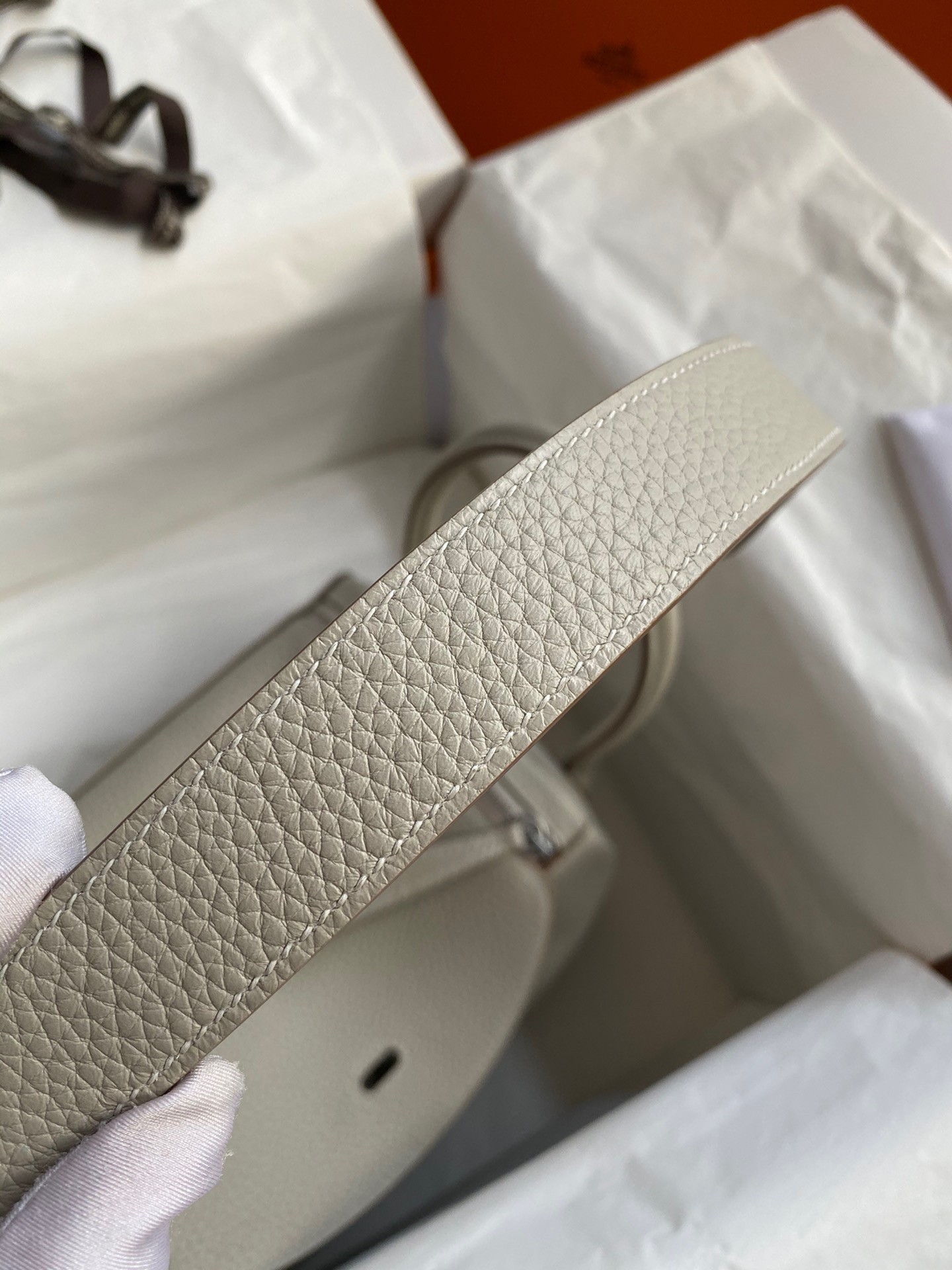 H**mes lindy 26 handmade bag in beton clemence leather