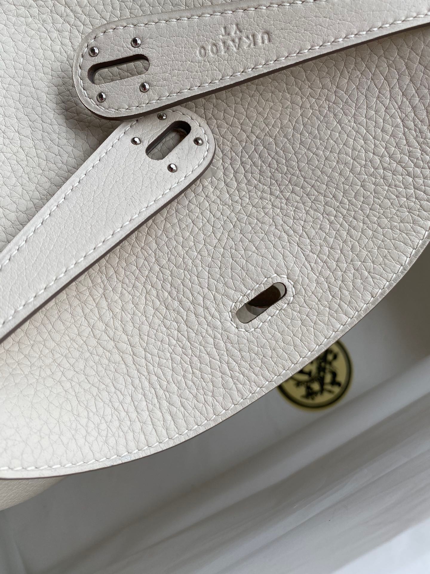 H**mes lindy 26 handmade bag in craie clemence leather