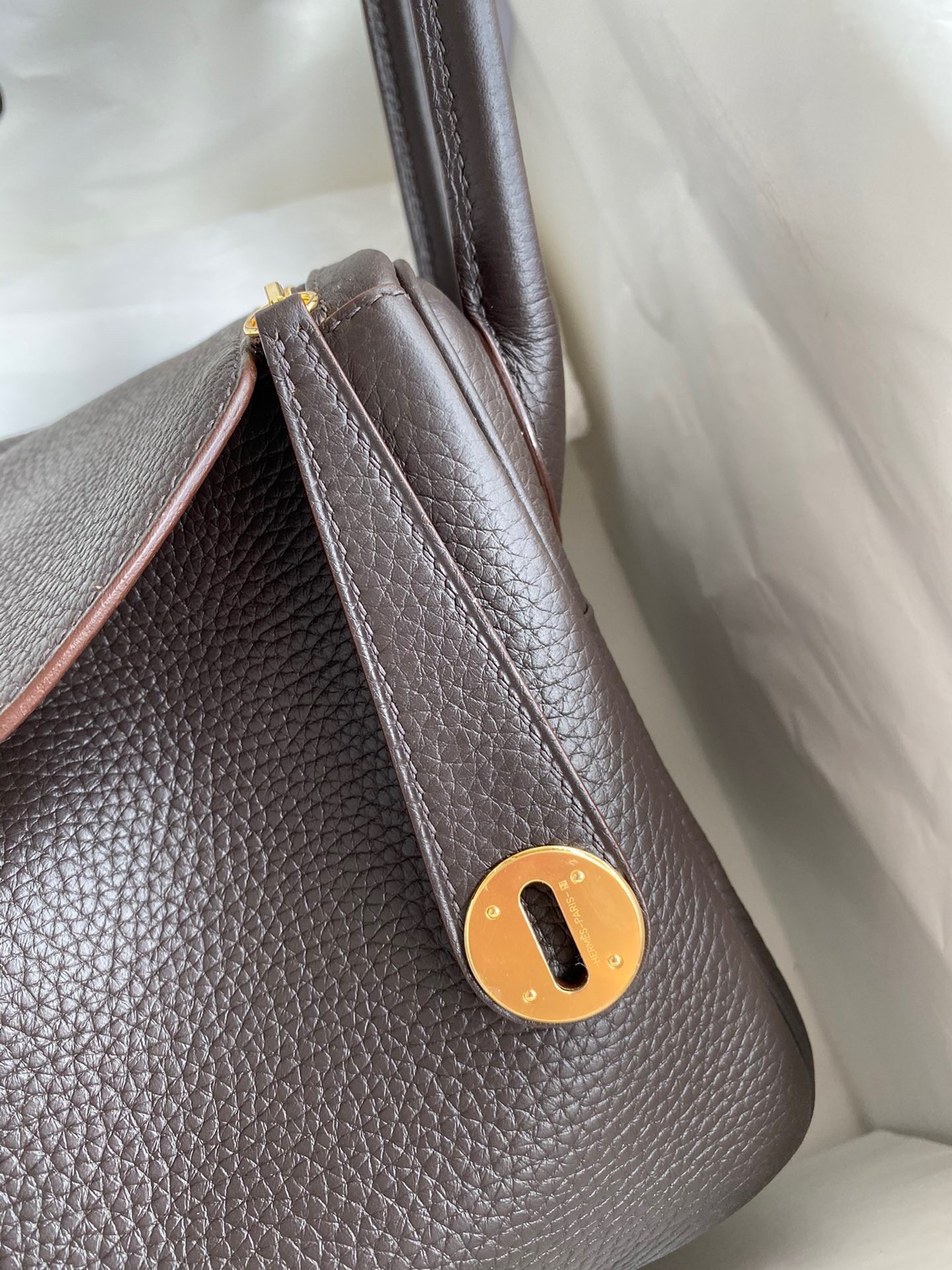 H**mes lindy 26 handmade bag in ebene clemence leather