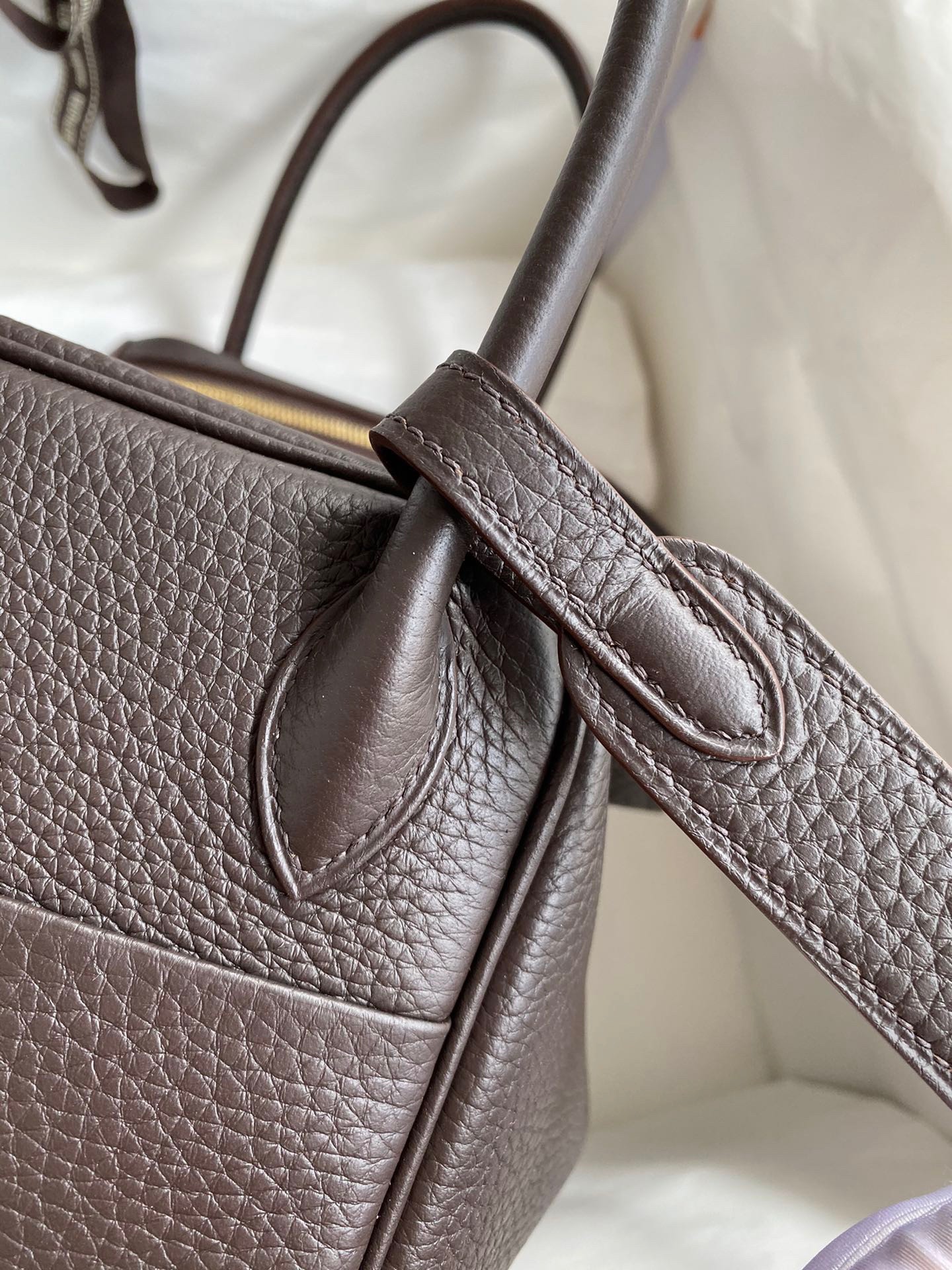 H**mes lindy 26 handmade bag in ebene clemence leather