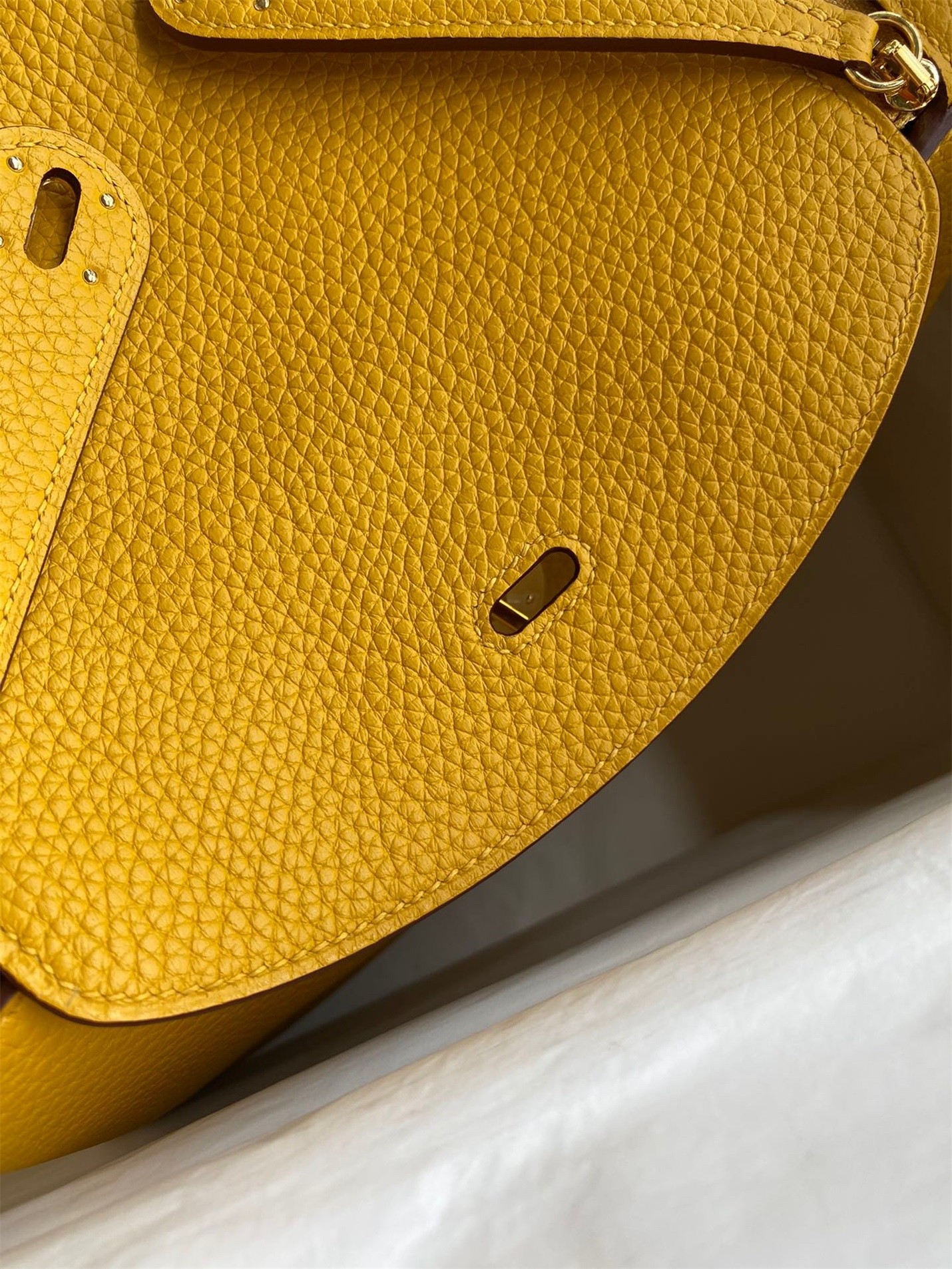 H**mes lindy 26 handmade bag in jaune ambre clemence leather