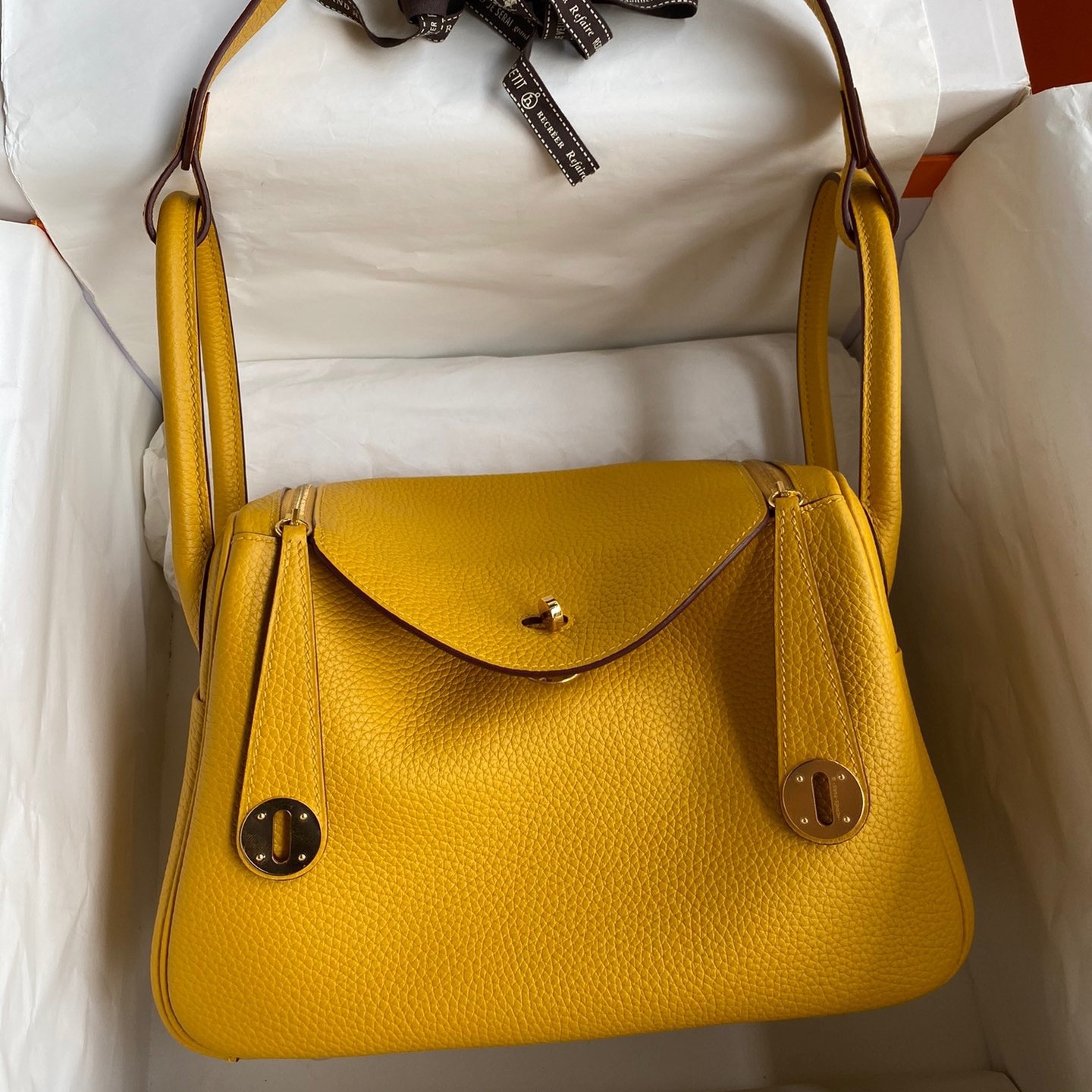 H**mes lindy 26 handmade bag in jaune ambre clemence leather