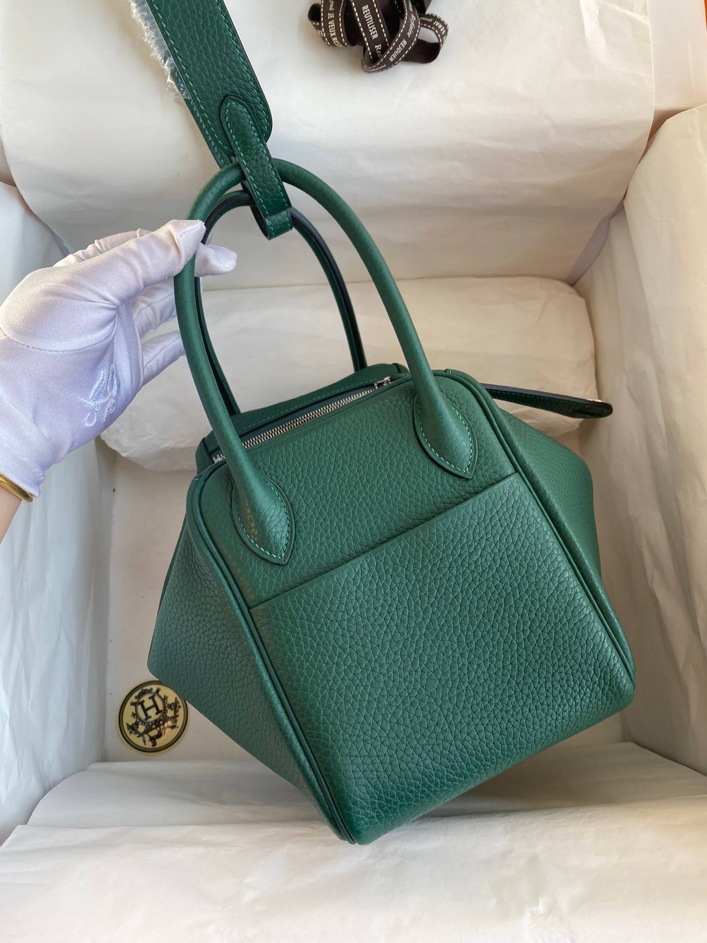 H**mes lindy 26 handmade bag in malachite clemence leather